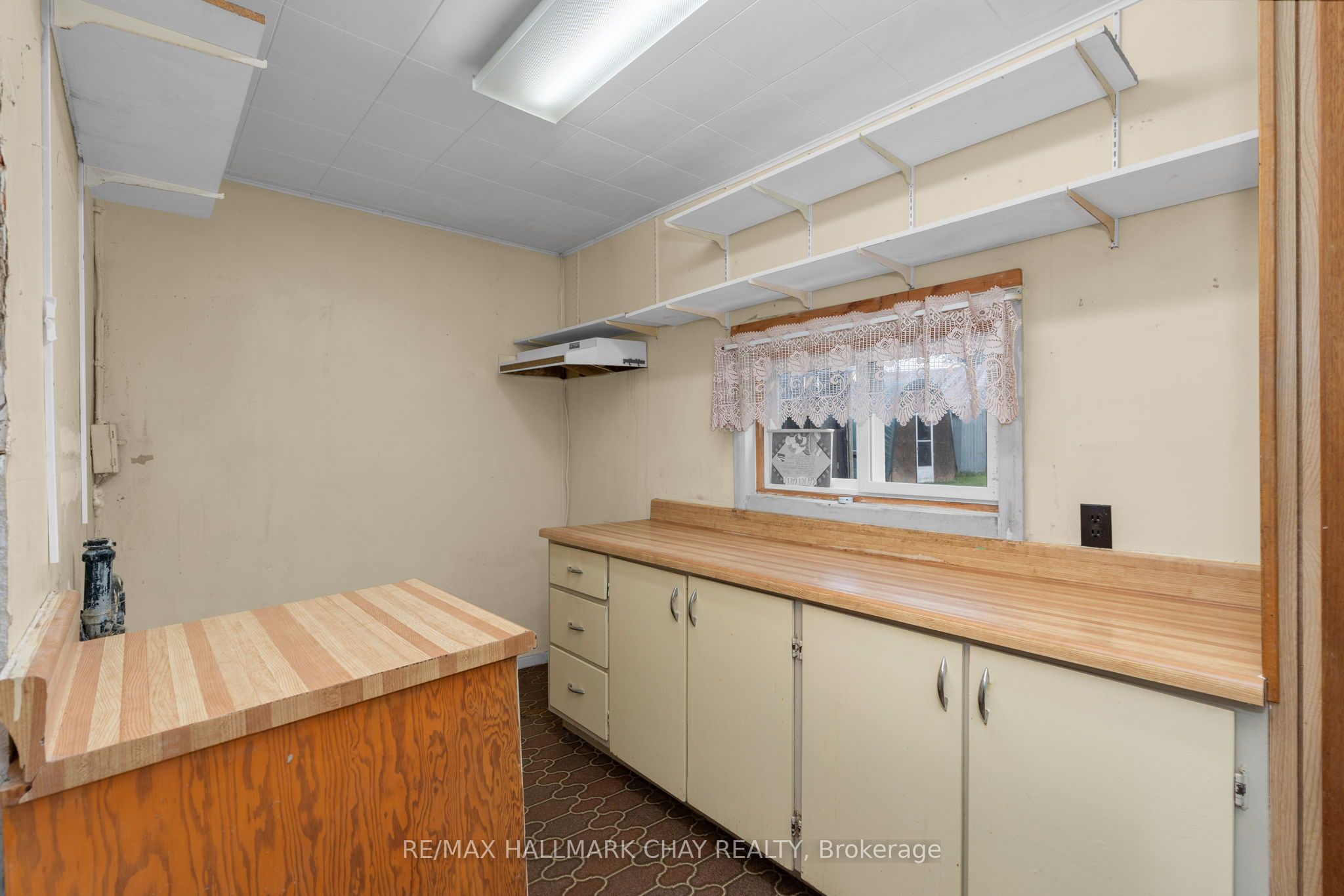 7 Caroline Street E Property Photo 10