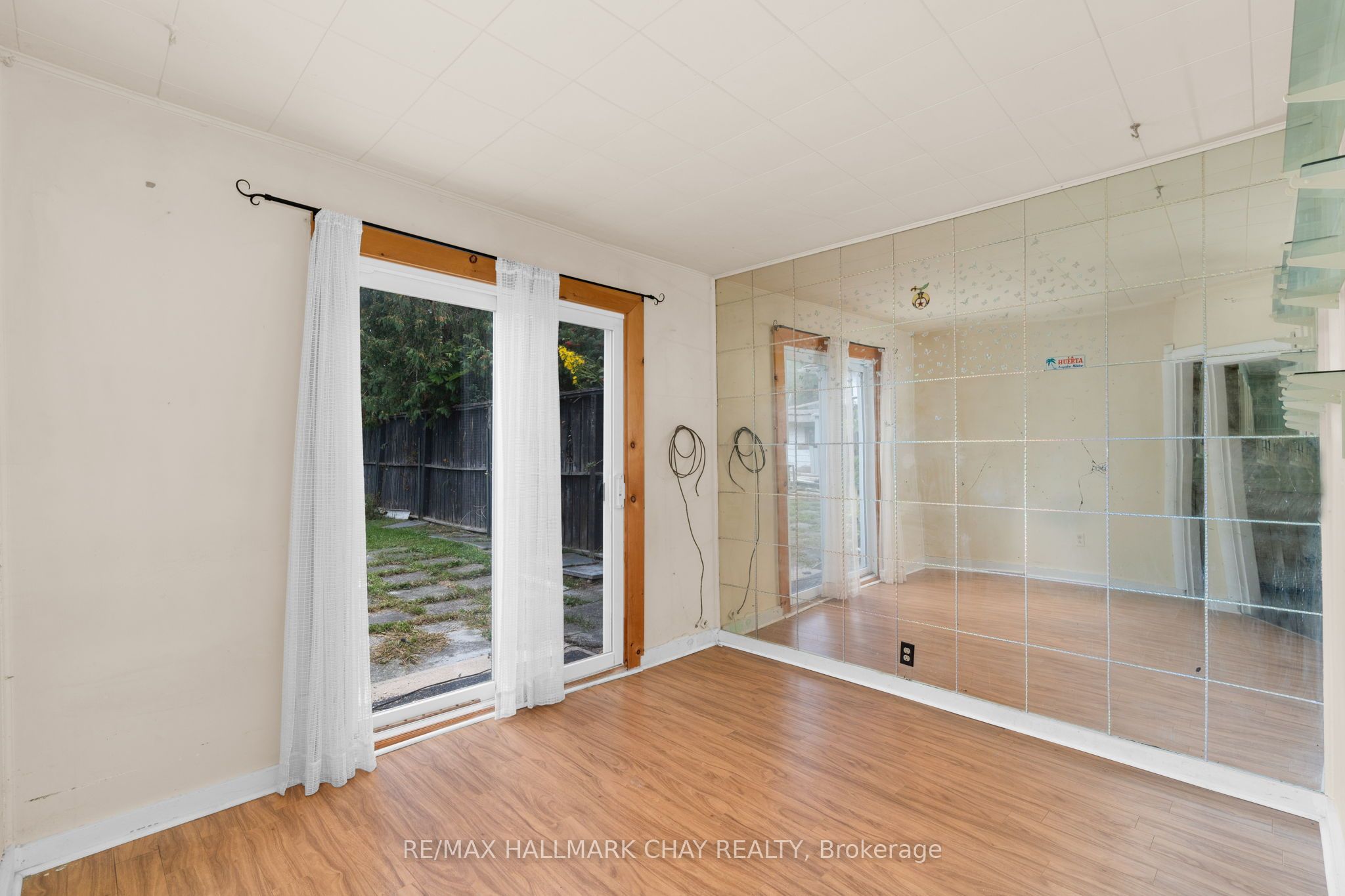 7 Caroline Street E Property Photo 12