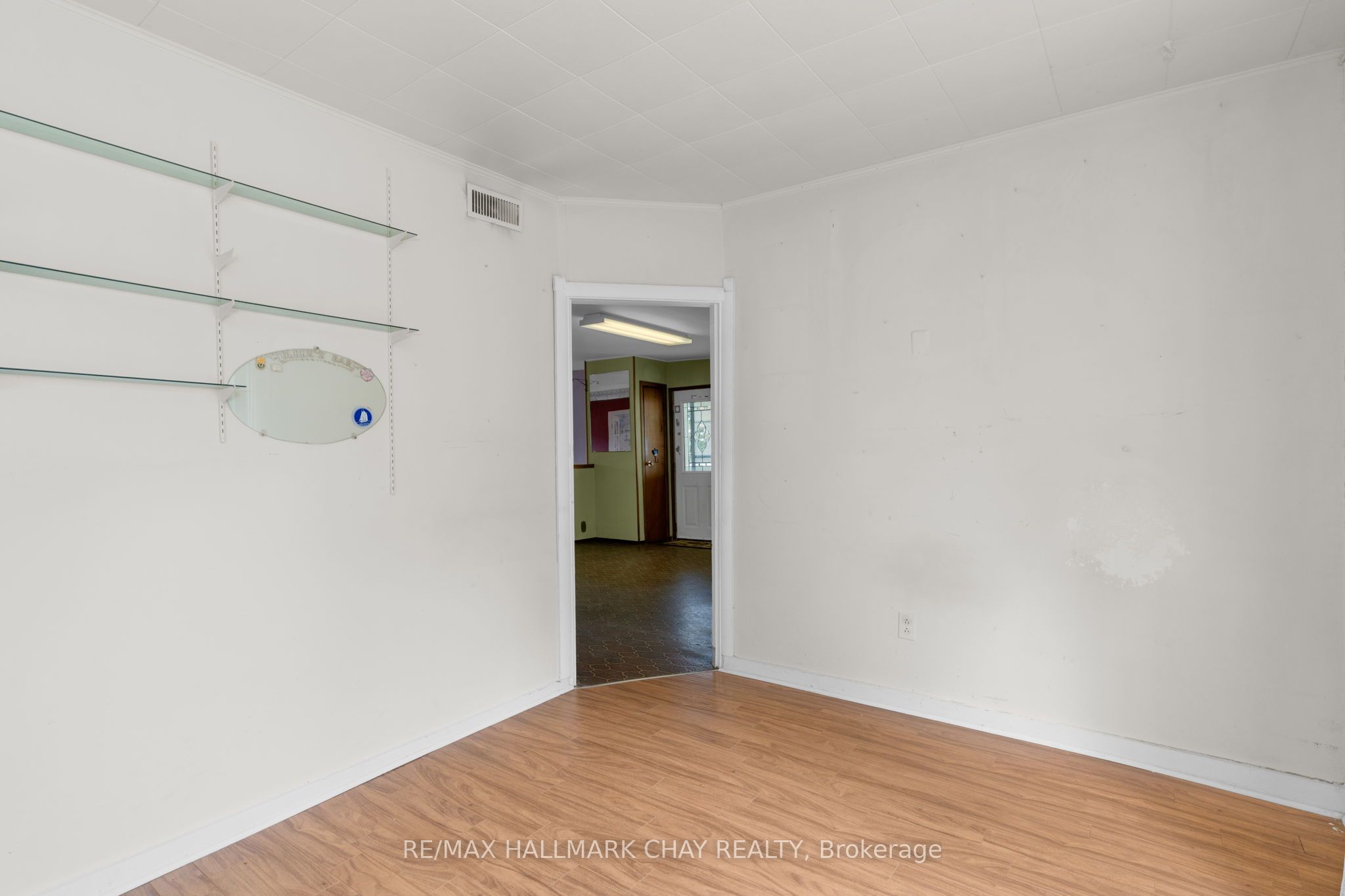 7 Caroline Street E Property Photo 13