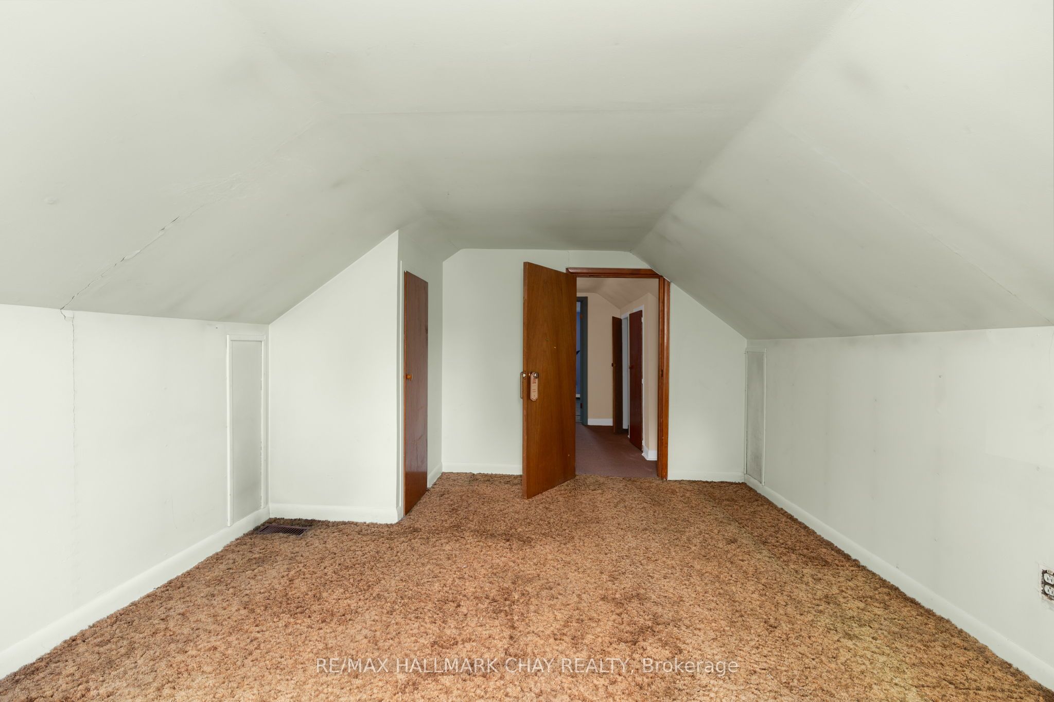 7 Caroline Street E Property Photo 19