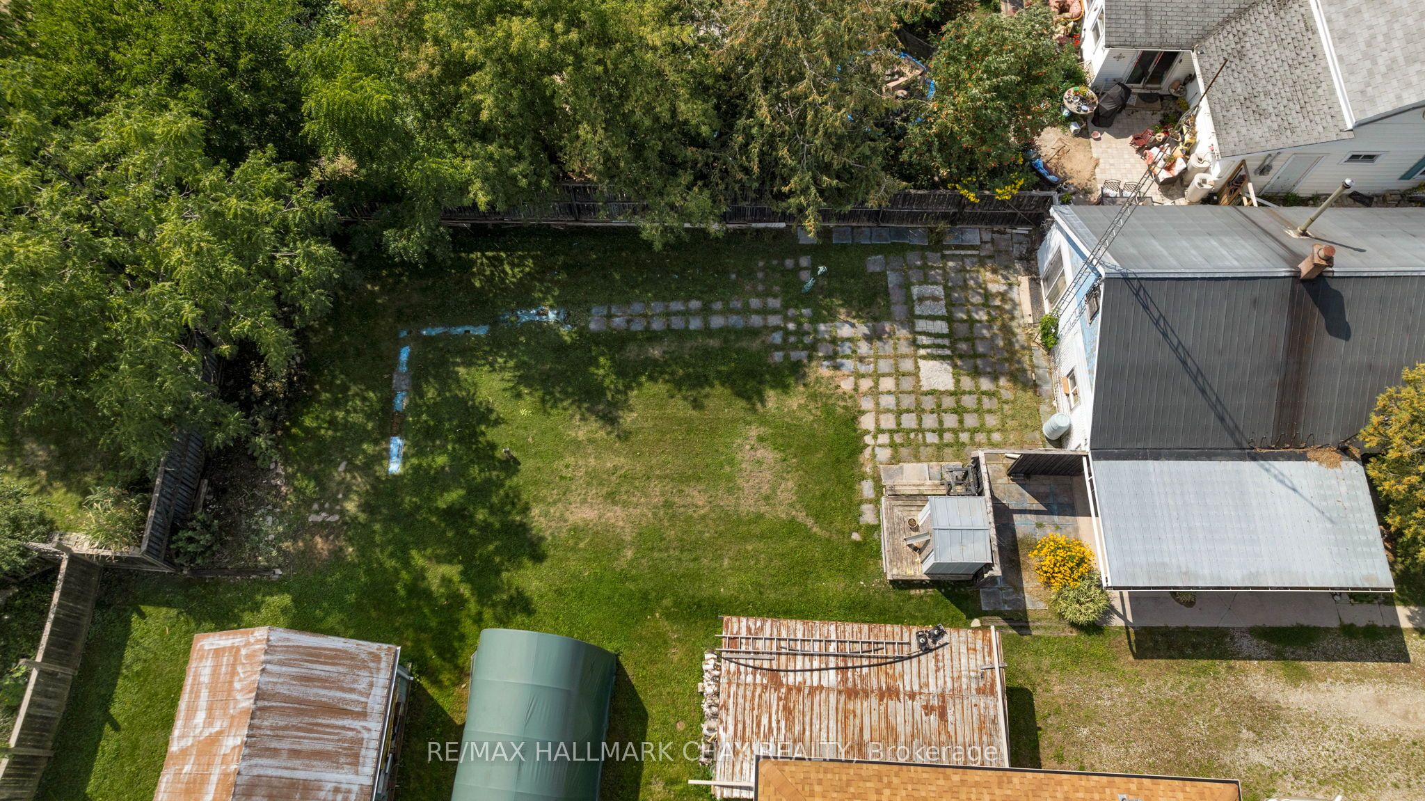 7 Caroline Street E Property Photo 23