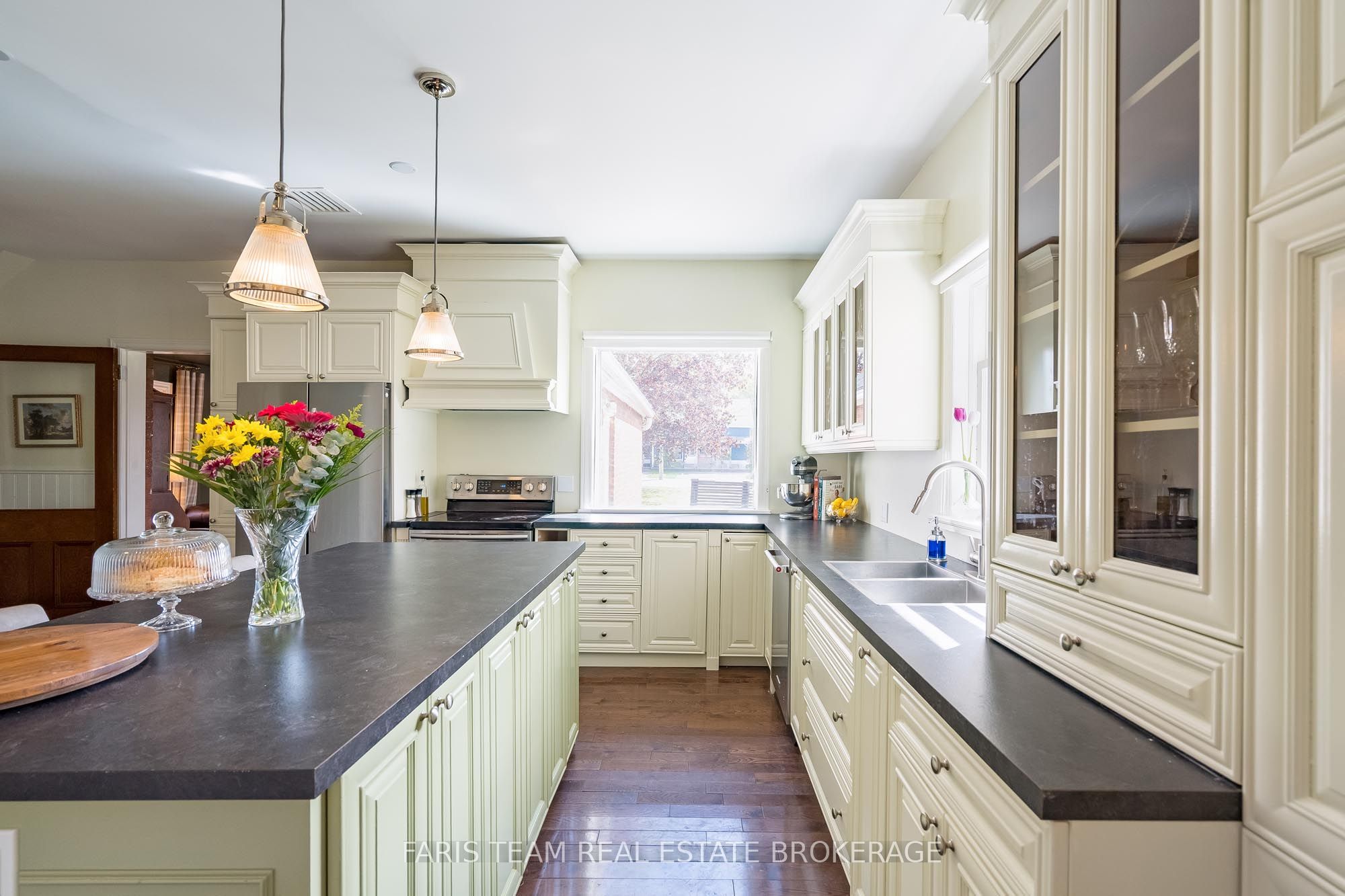 23 Yonge Street S Property Photo 6
