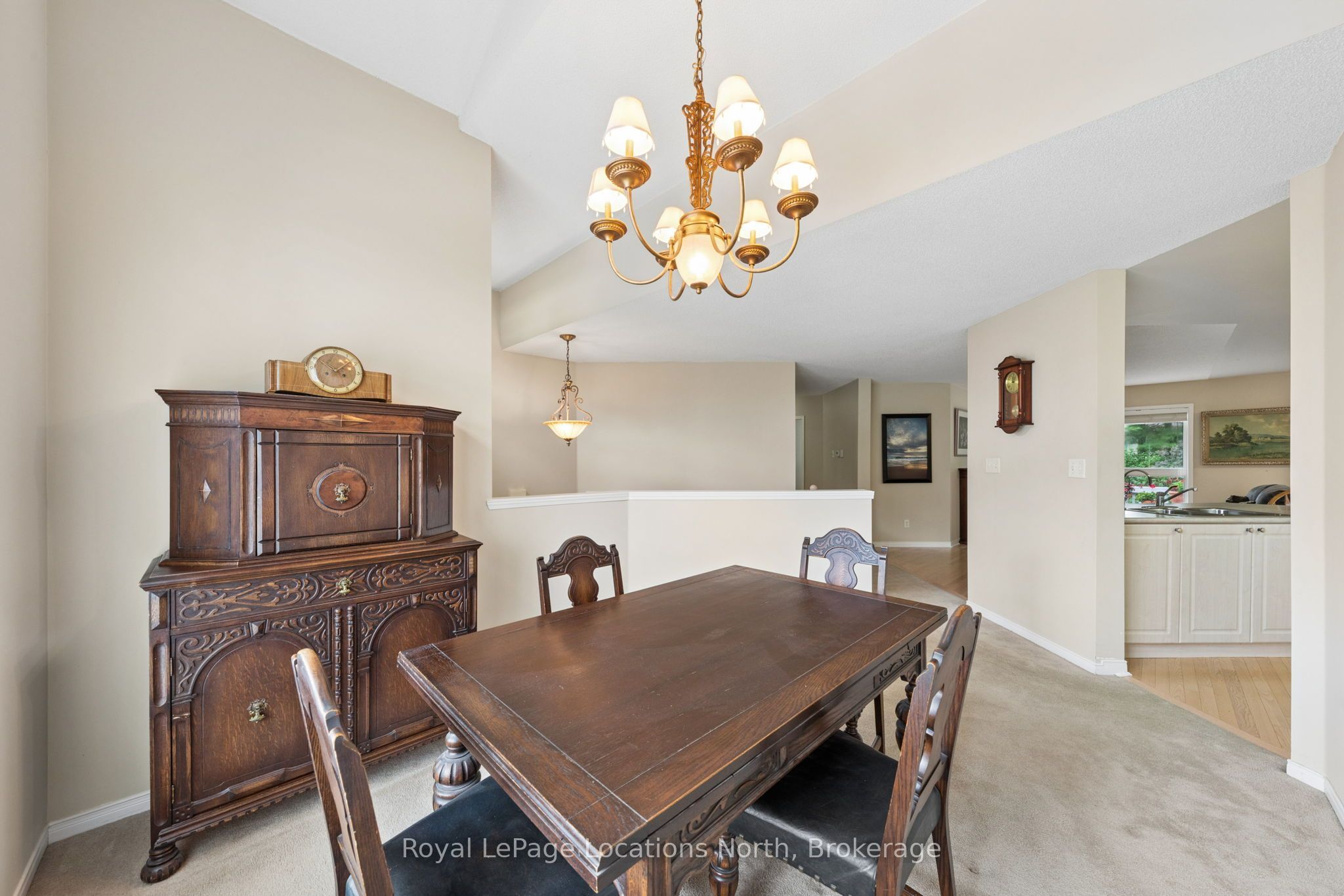 4 Trailwood Place Property Photo 7