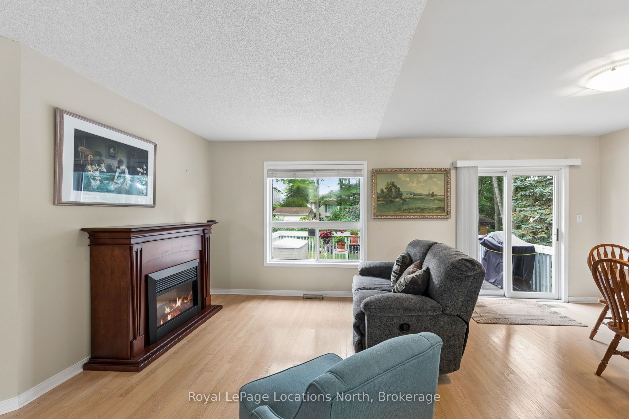 4 Trailwood Place Property Photo 16