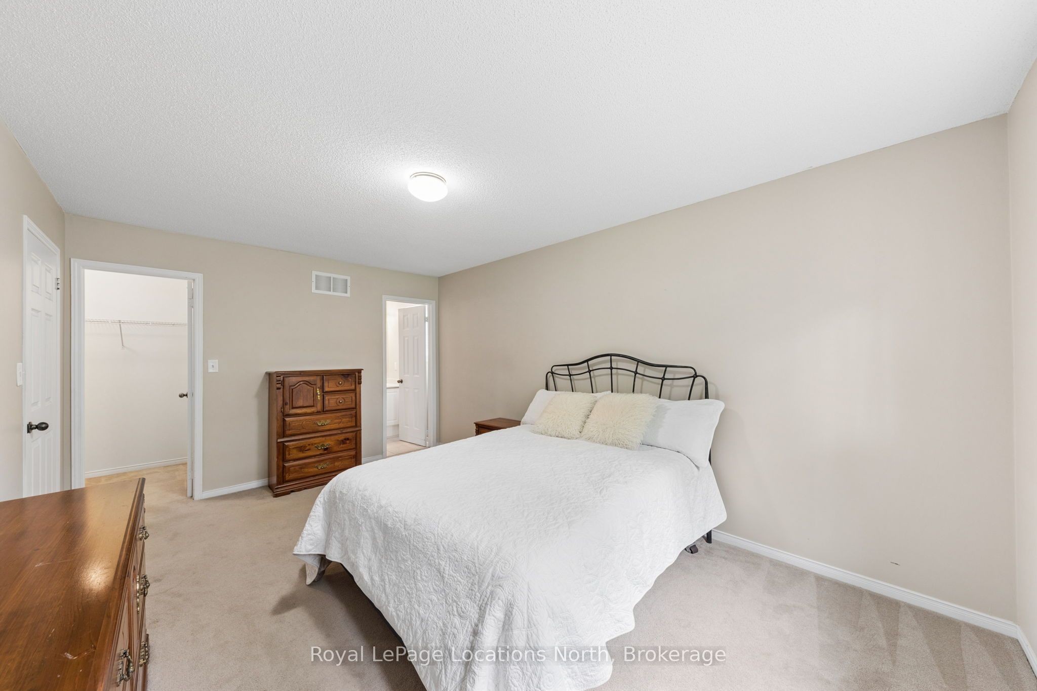 4 Trailwood Place Property Photo 19
