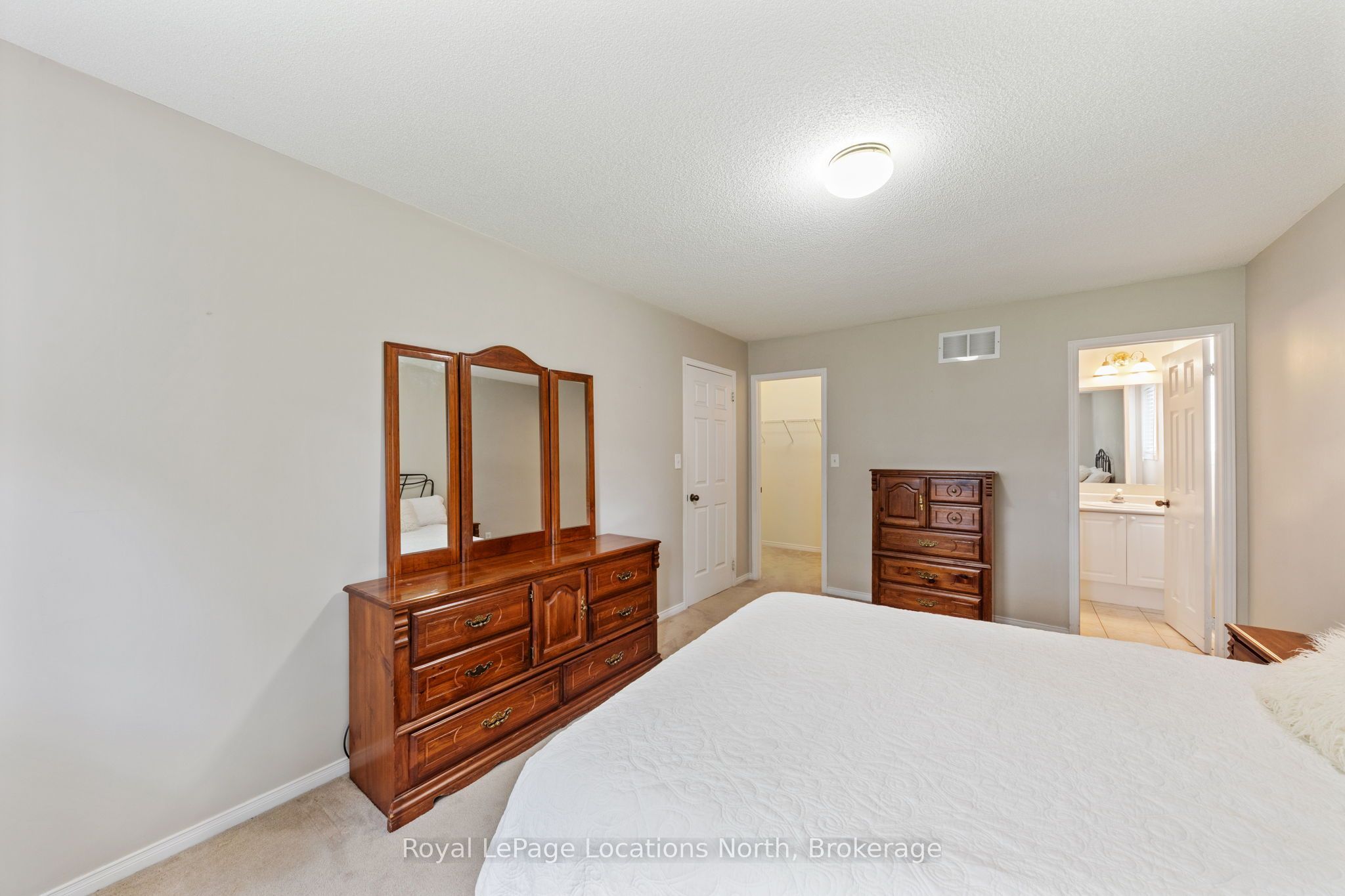 4 Trailwood Place Property Photo 20