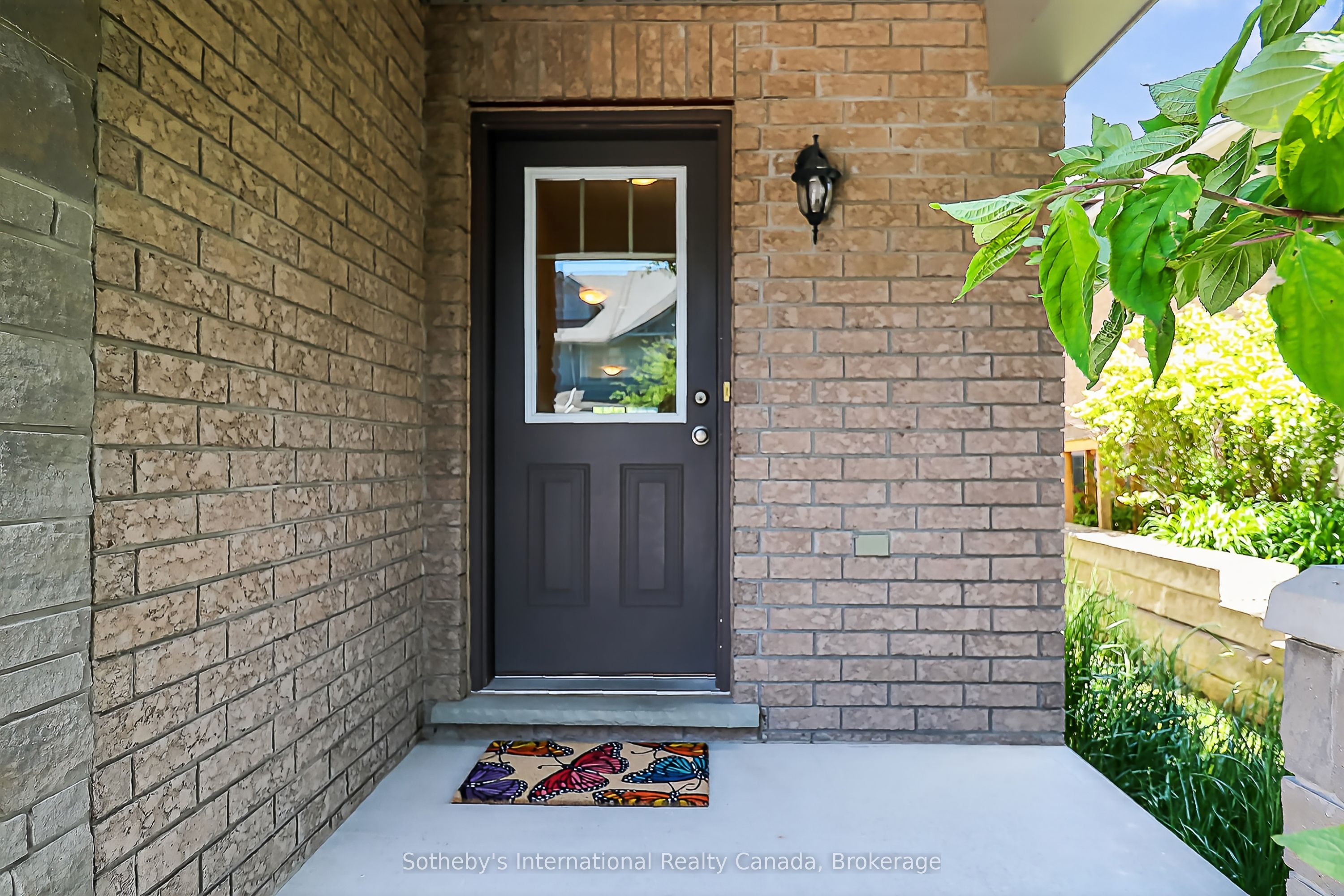 49 Silver Glen Boulevard Property Photo 3