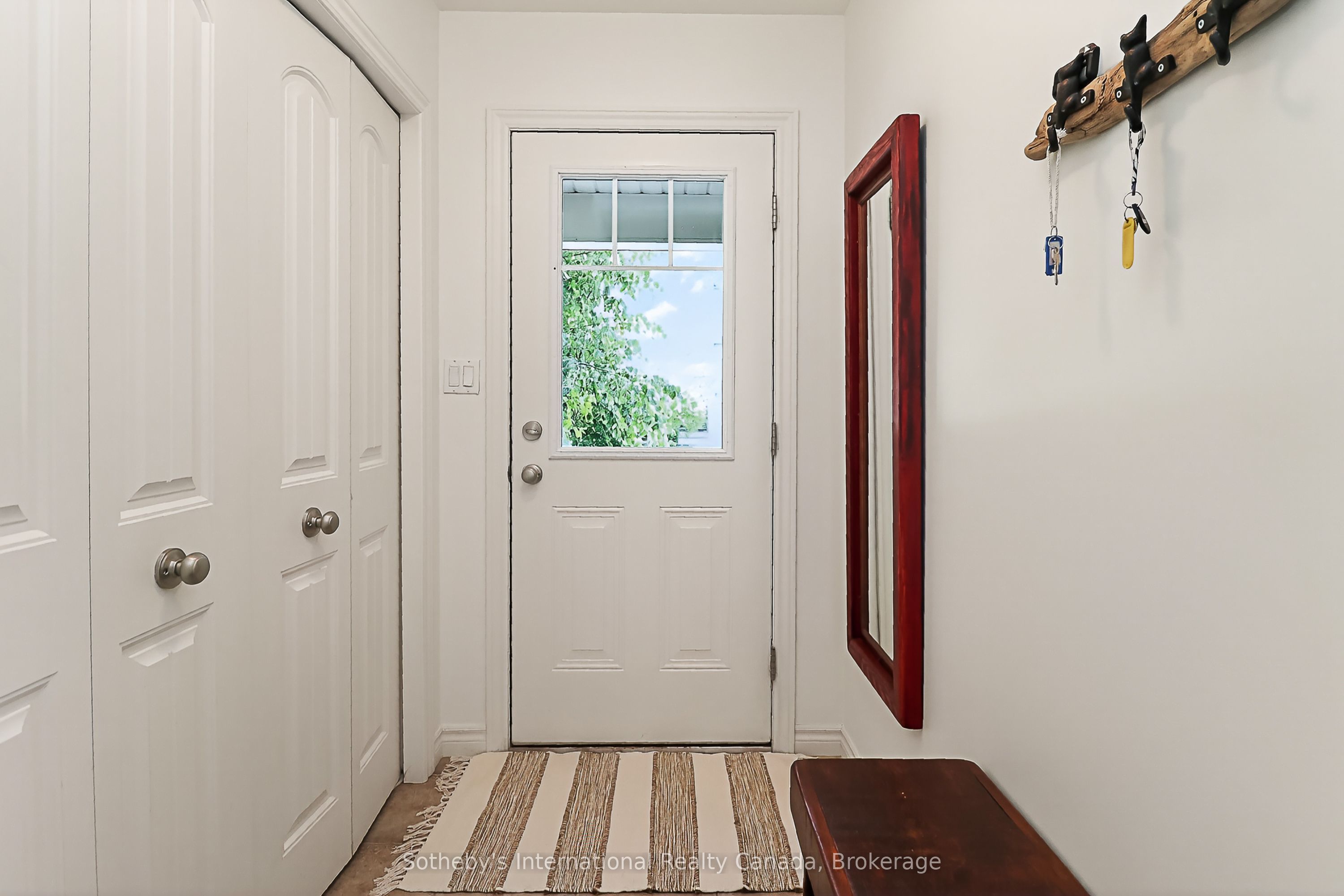 49 Silver Glen Boulevard Property Photo 4