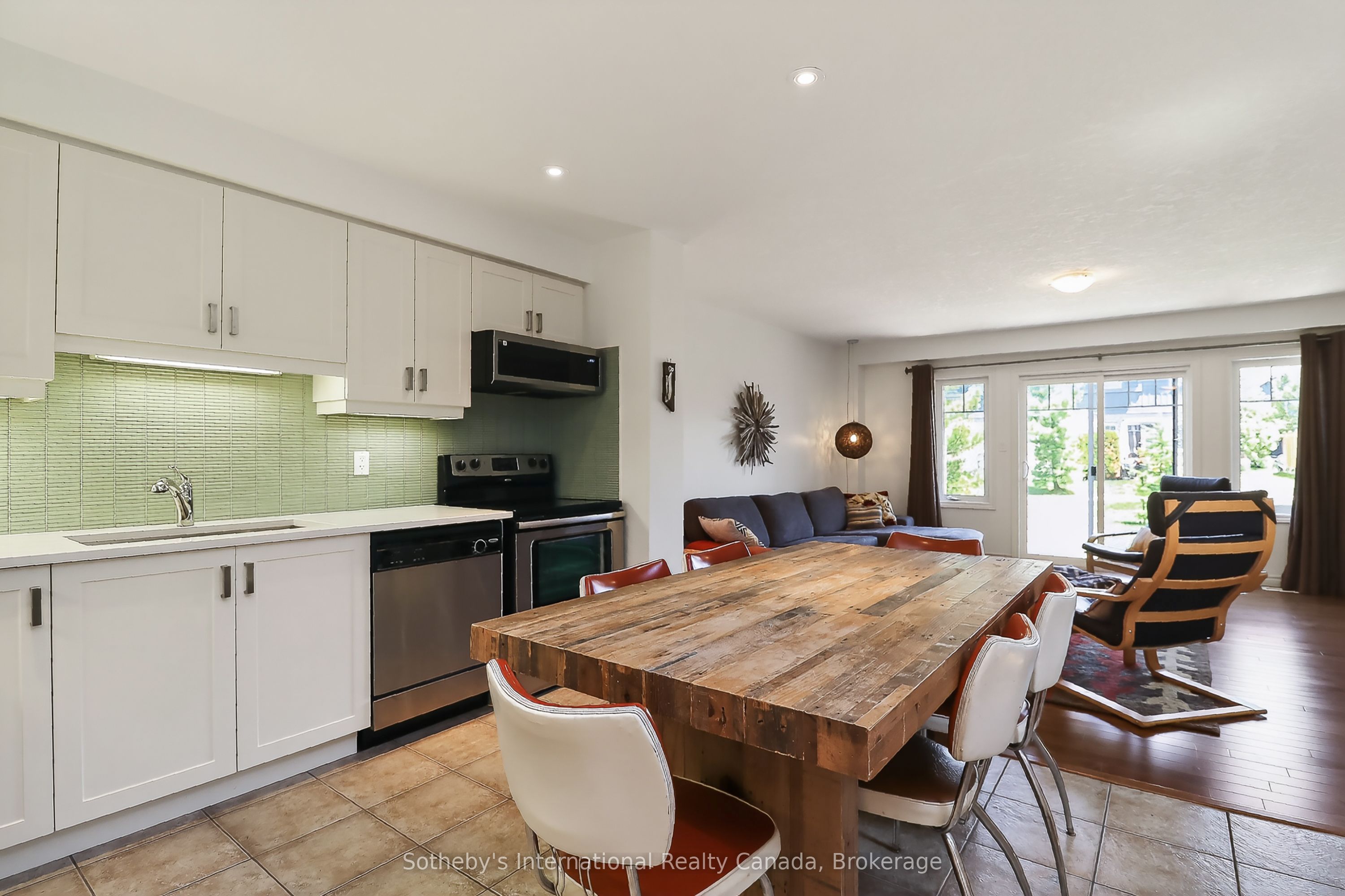 49 Silver Glen Boulevard Property Photo 6