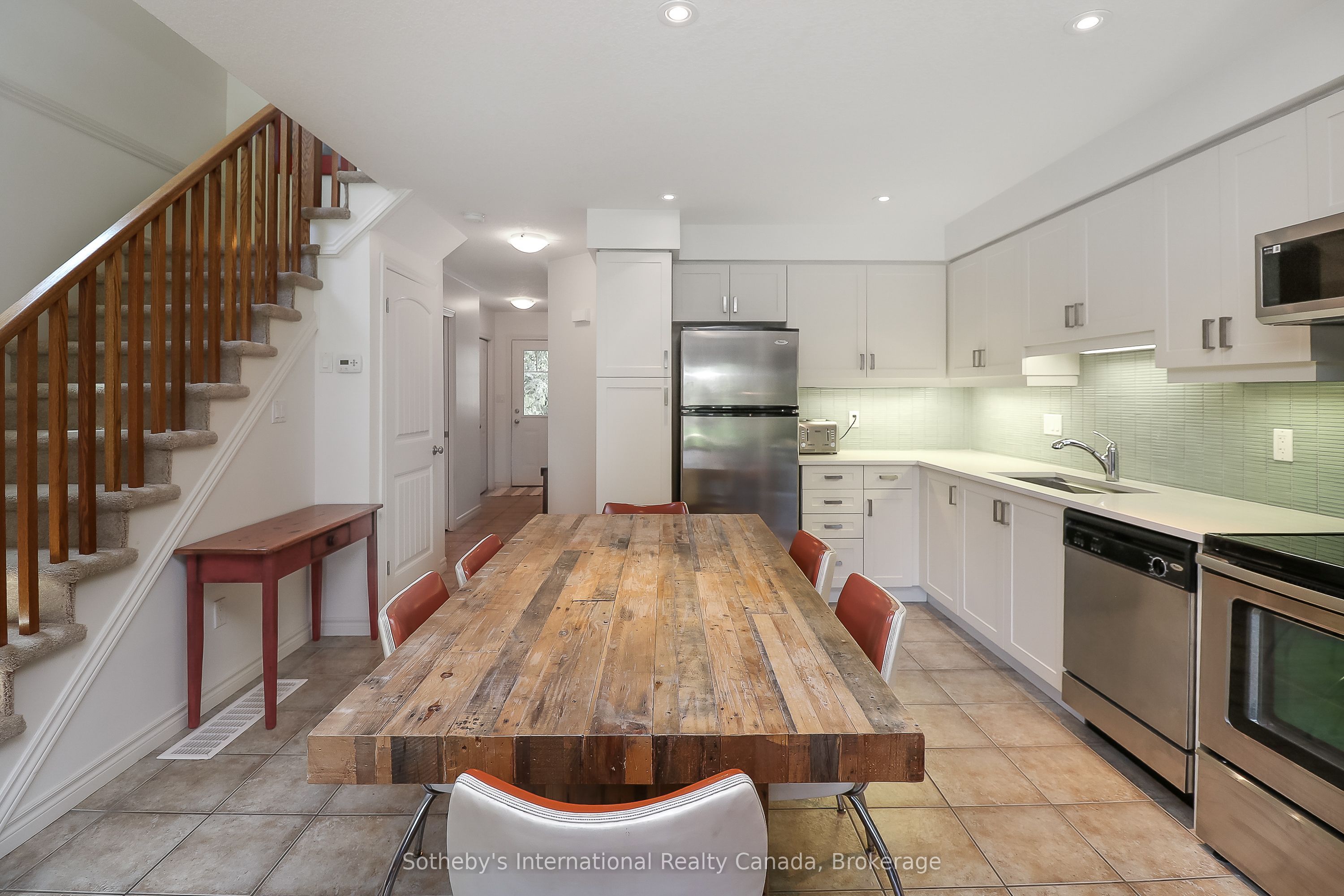 49 Silver Glen Boulevard Property Photo 8