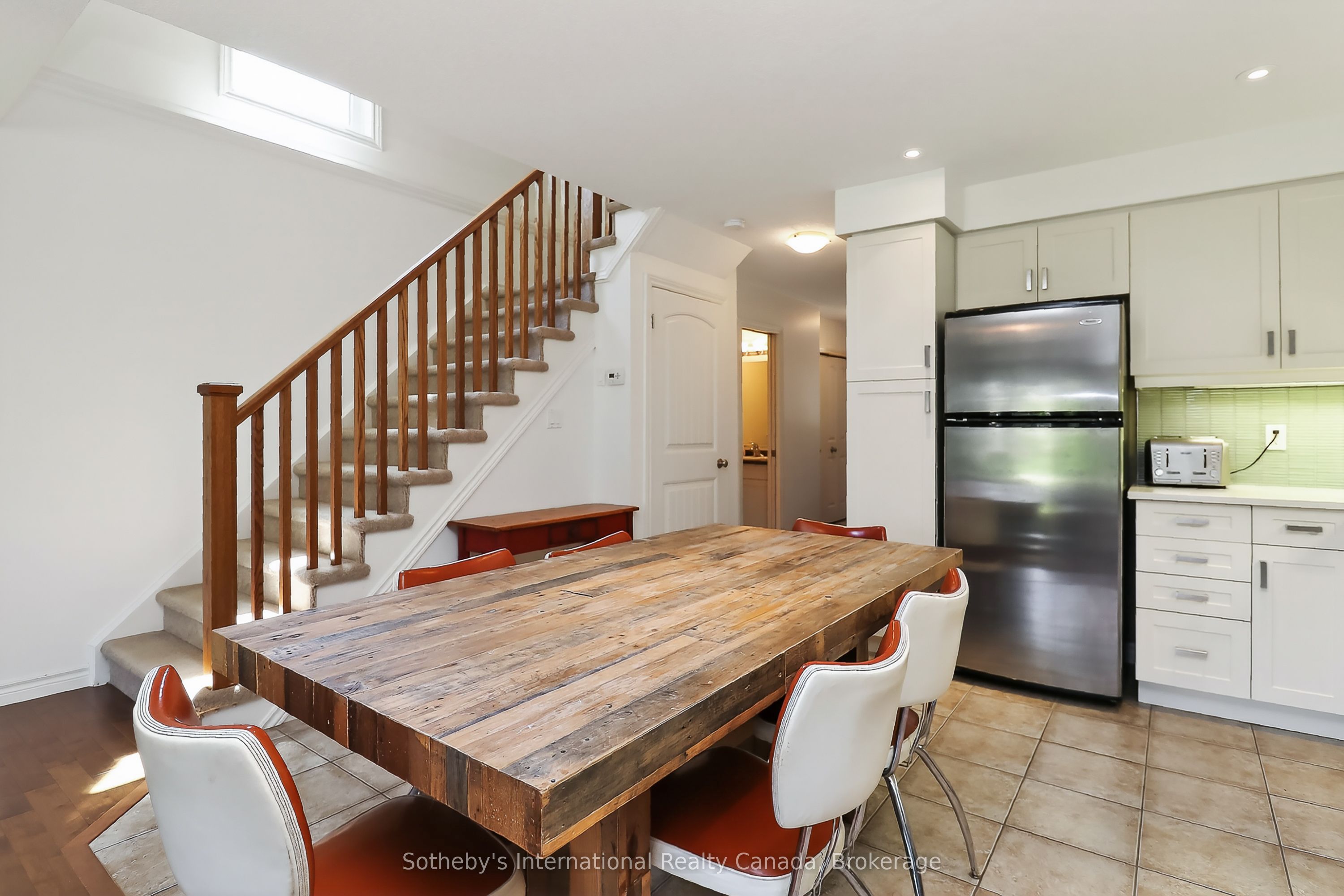 49 Silver Glen Boulevard Property Photo 9