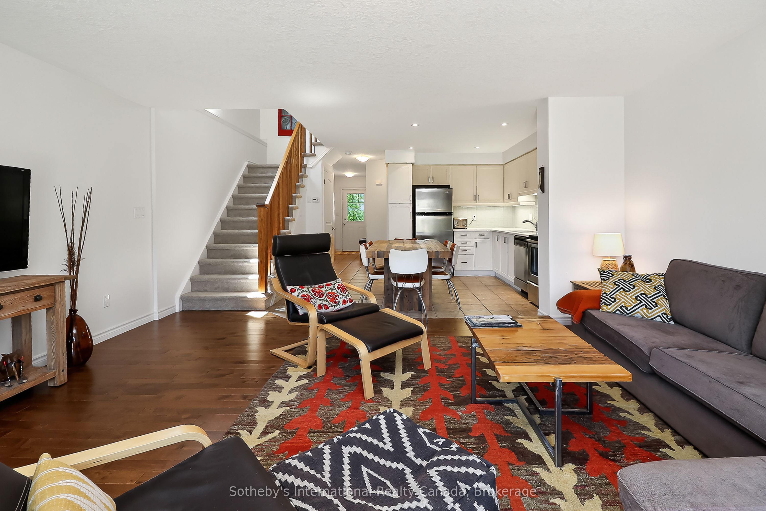 49 Silver Glen Boulevard Property Photo 14
