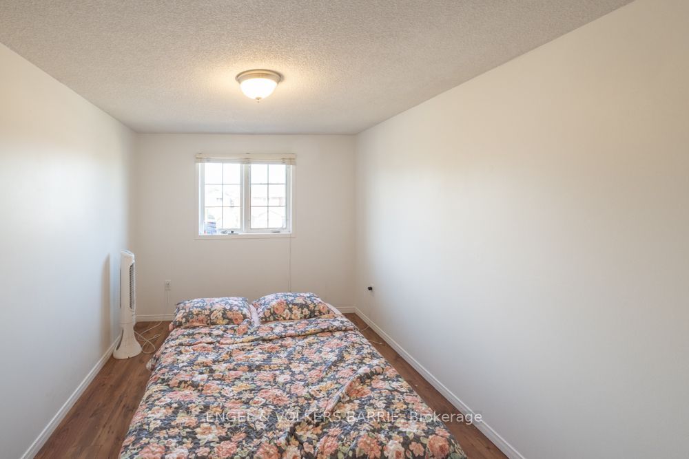 92 Lee Crescent Property Photo 5