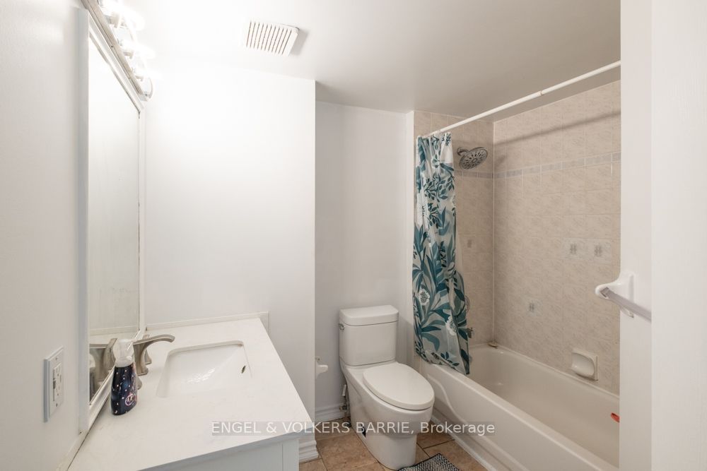 92 Lee Crescent Property Photo 6