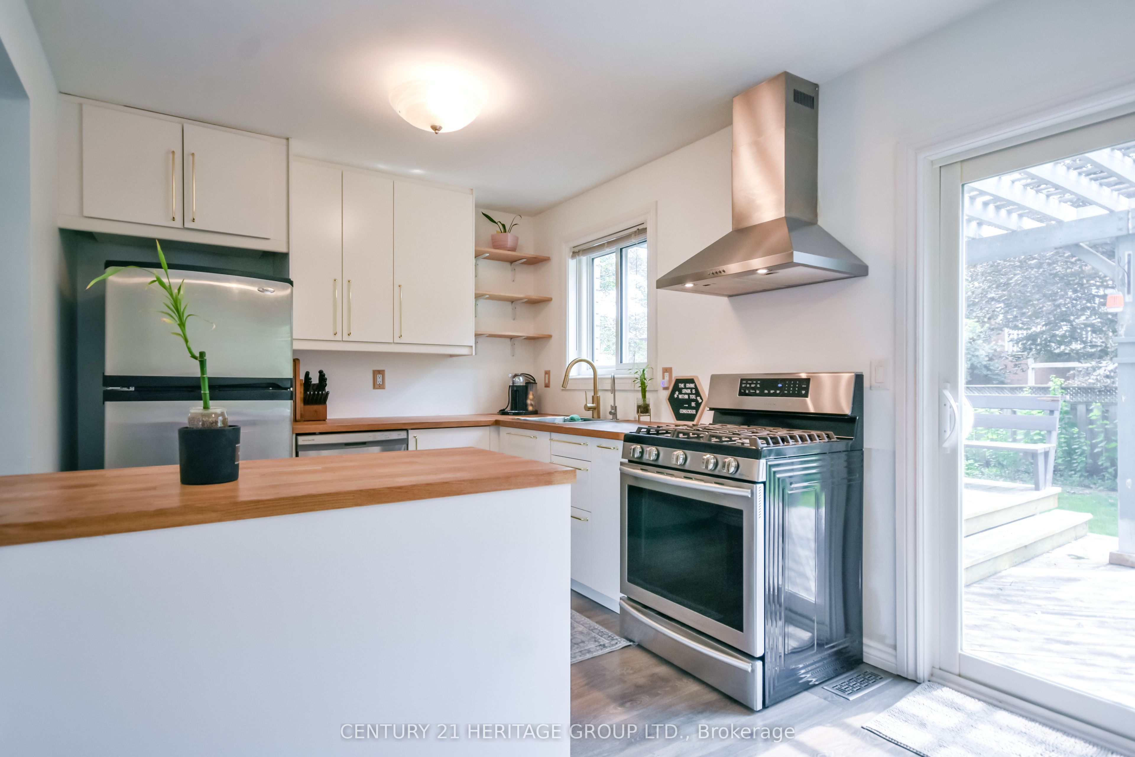 416 Sunnidale Road Property Photo 5