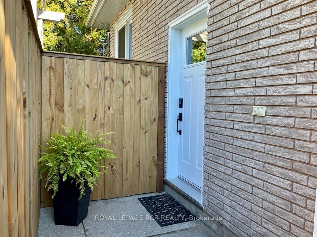18 Watts Crescent Property Photo 1