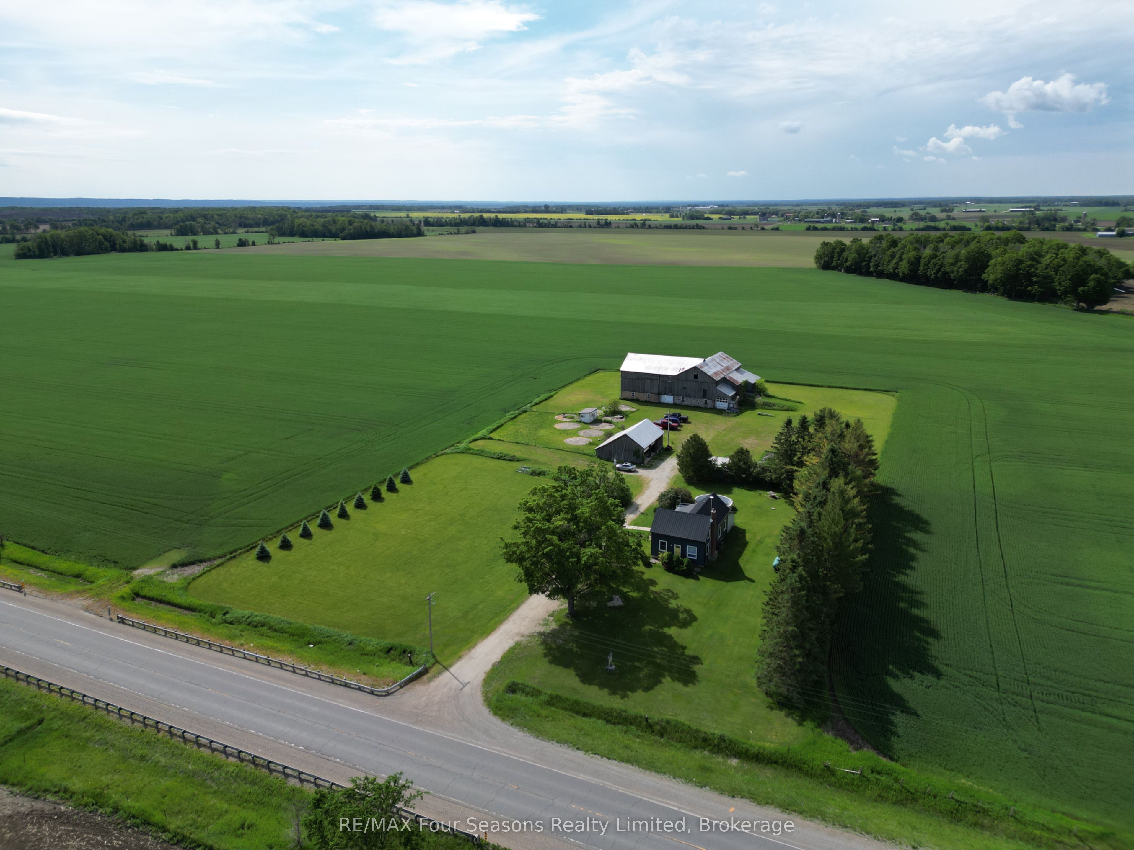 5803 26 Highway Property Photo 1