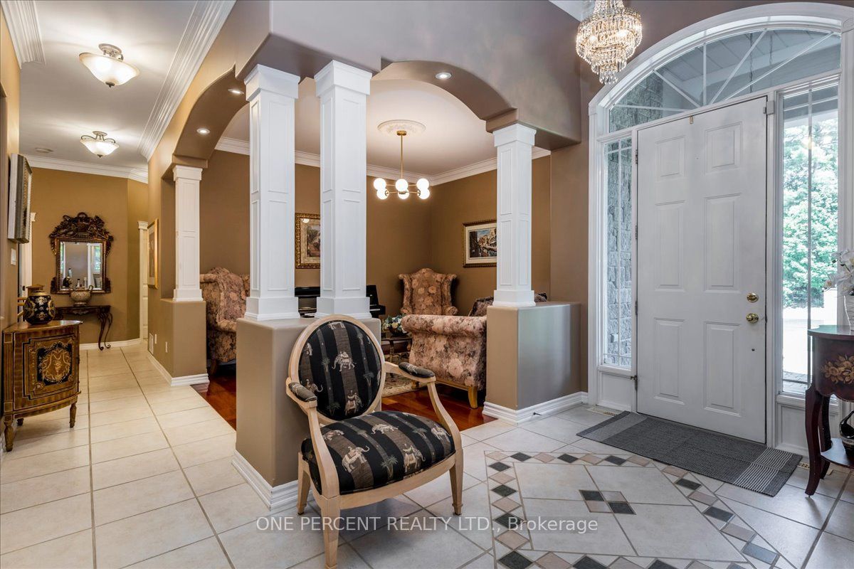9 Laddie Lane Property Photo 6