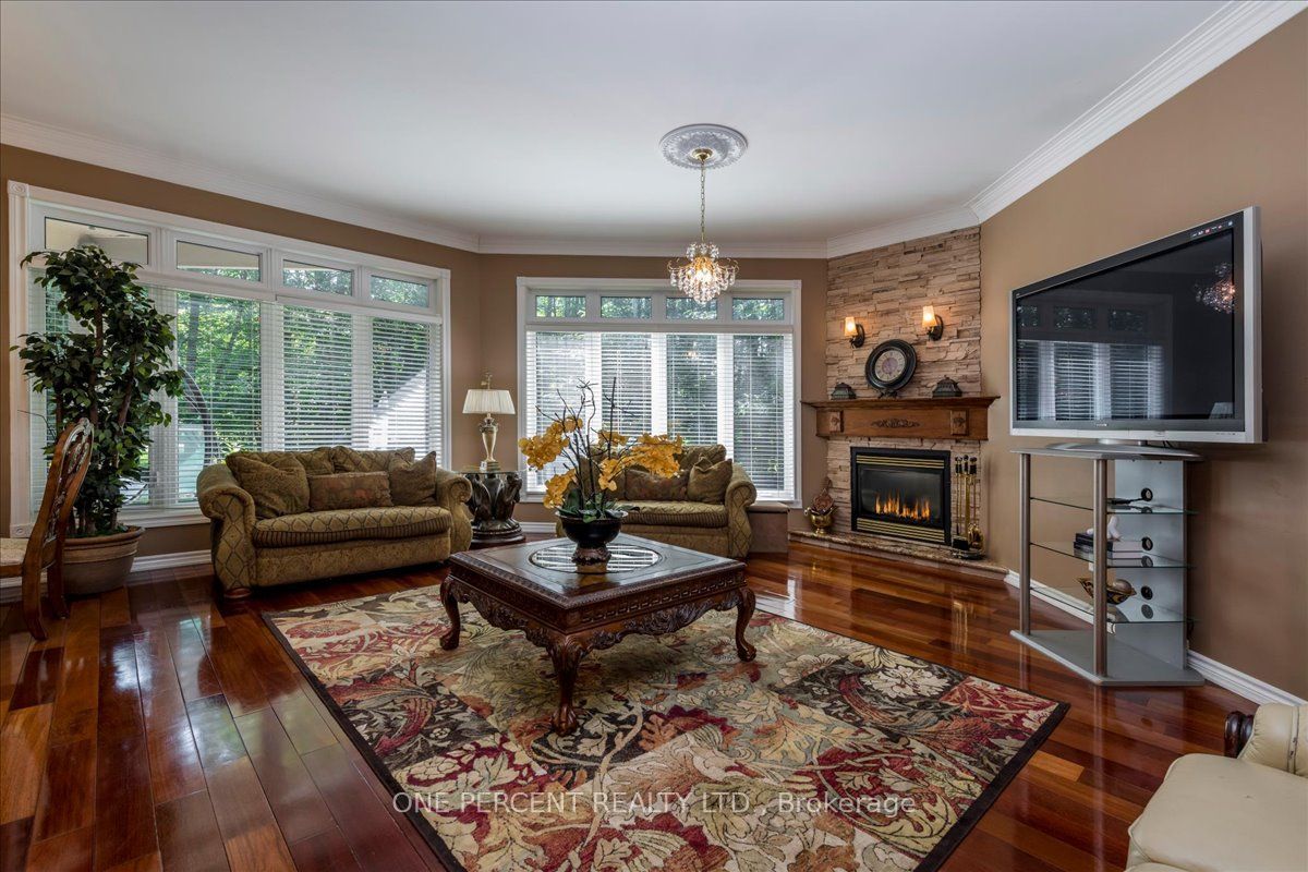 9 Laddie Lane Property Photo 10