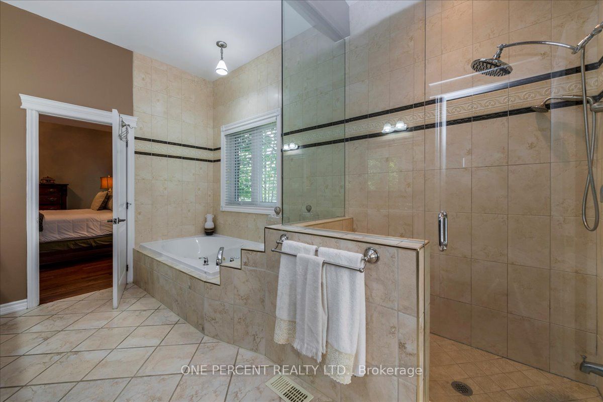 9 Laddie Lane Property Photo 14