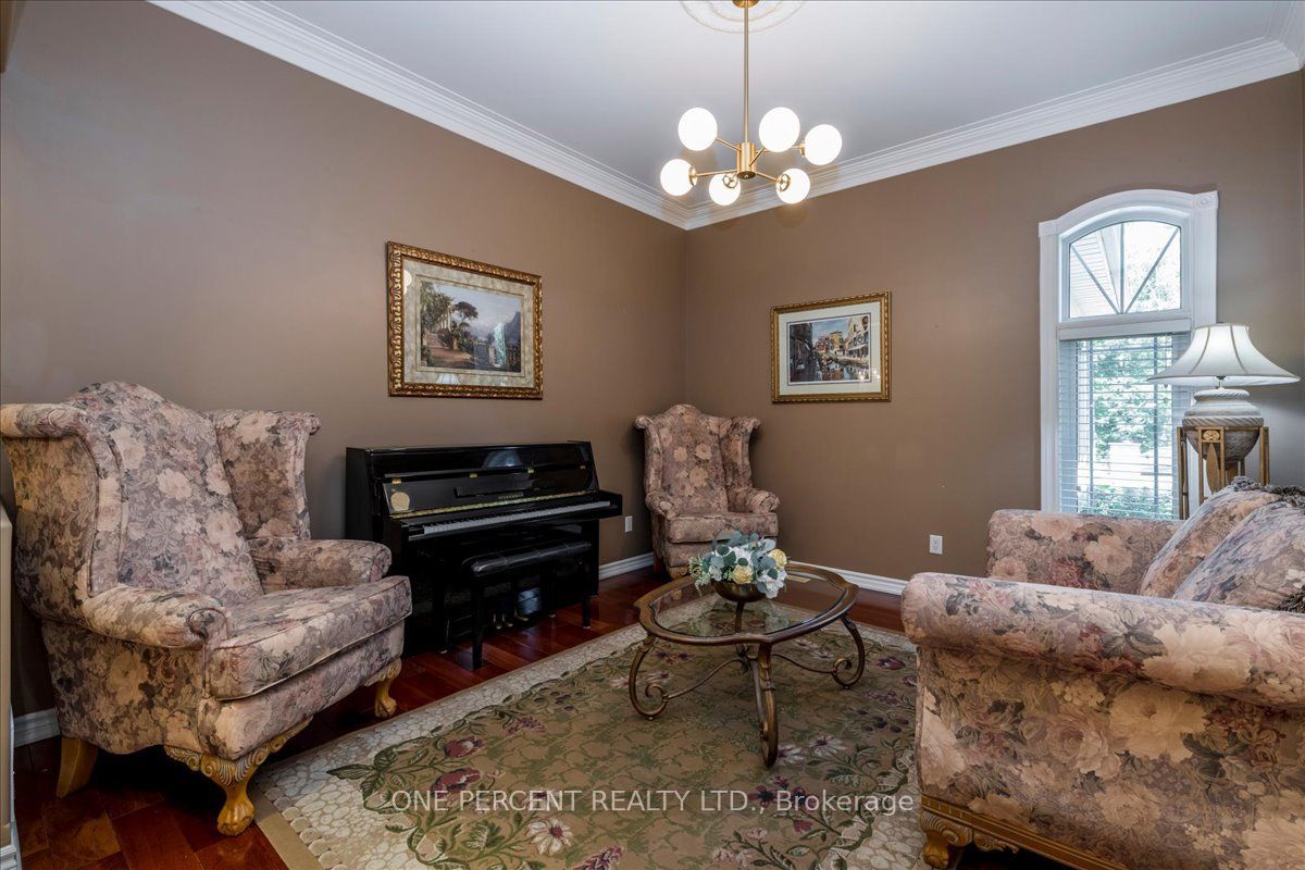 9 Laddie Lane Property Photo 17