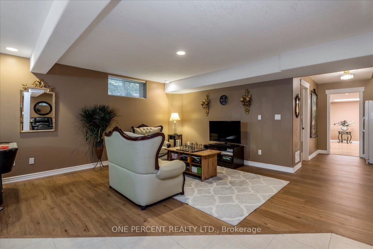 9 Laddie Lane Property Photo 35