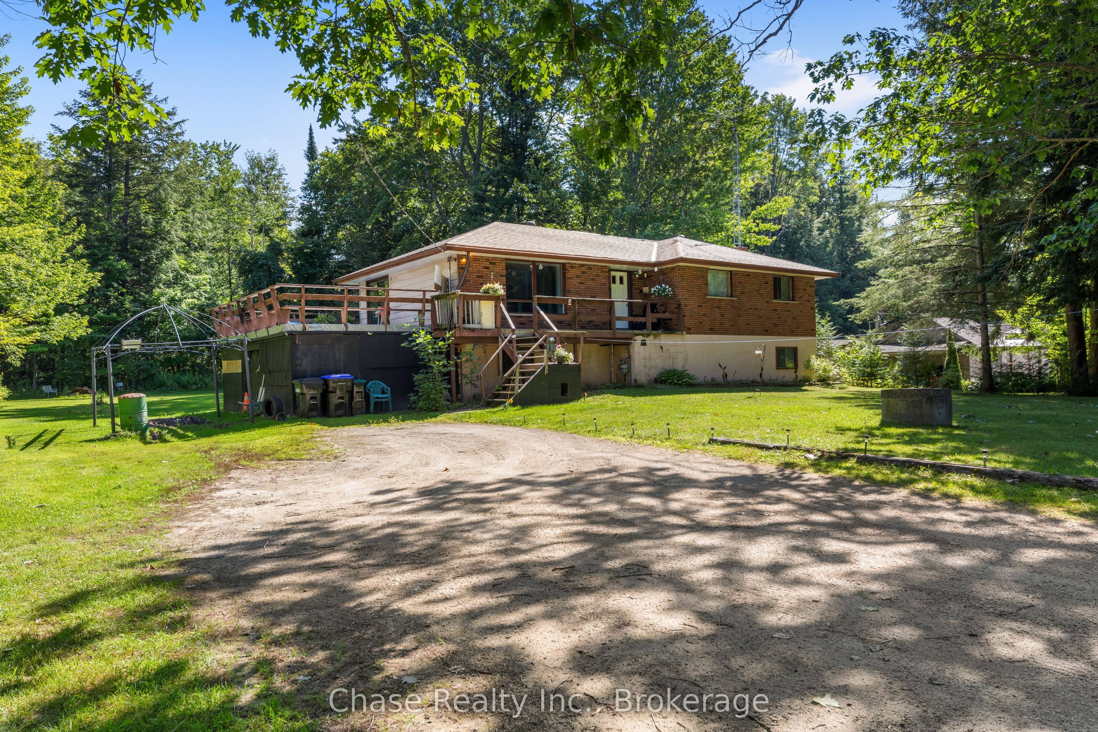 655 Tiny Beaches Road N Property Photo 2
