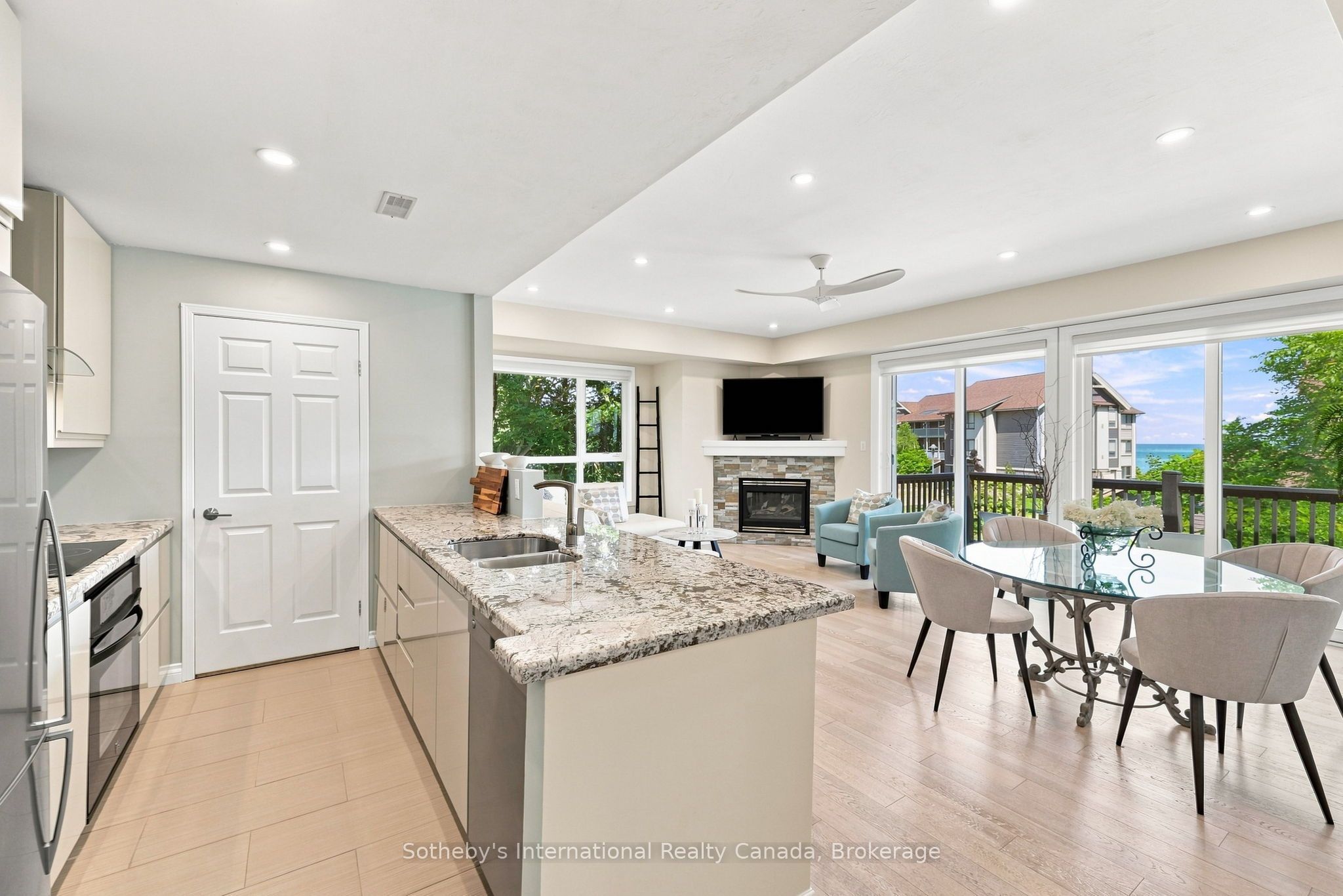 464 Mariners Way Property Photo 6