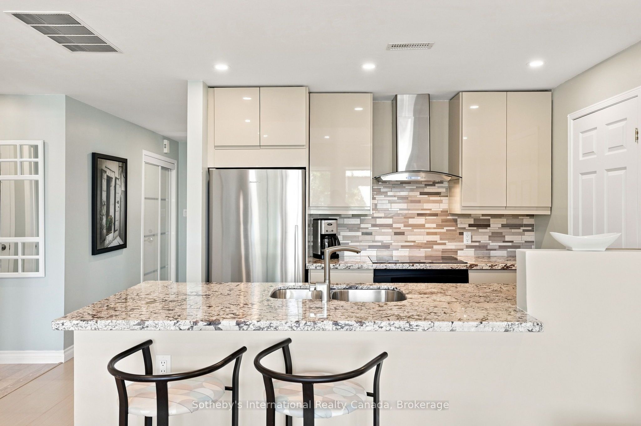 464 Mariners Way Property Photo 8