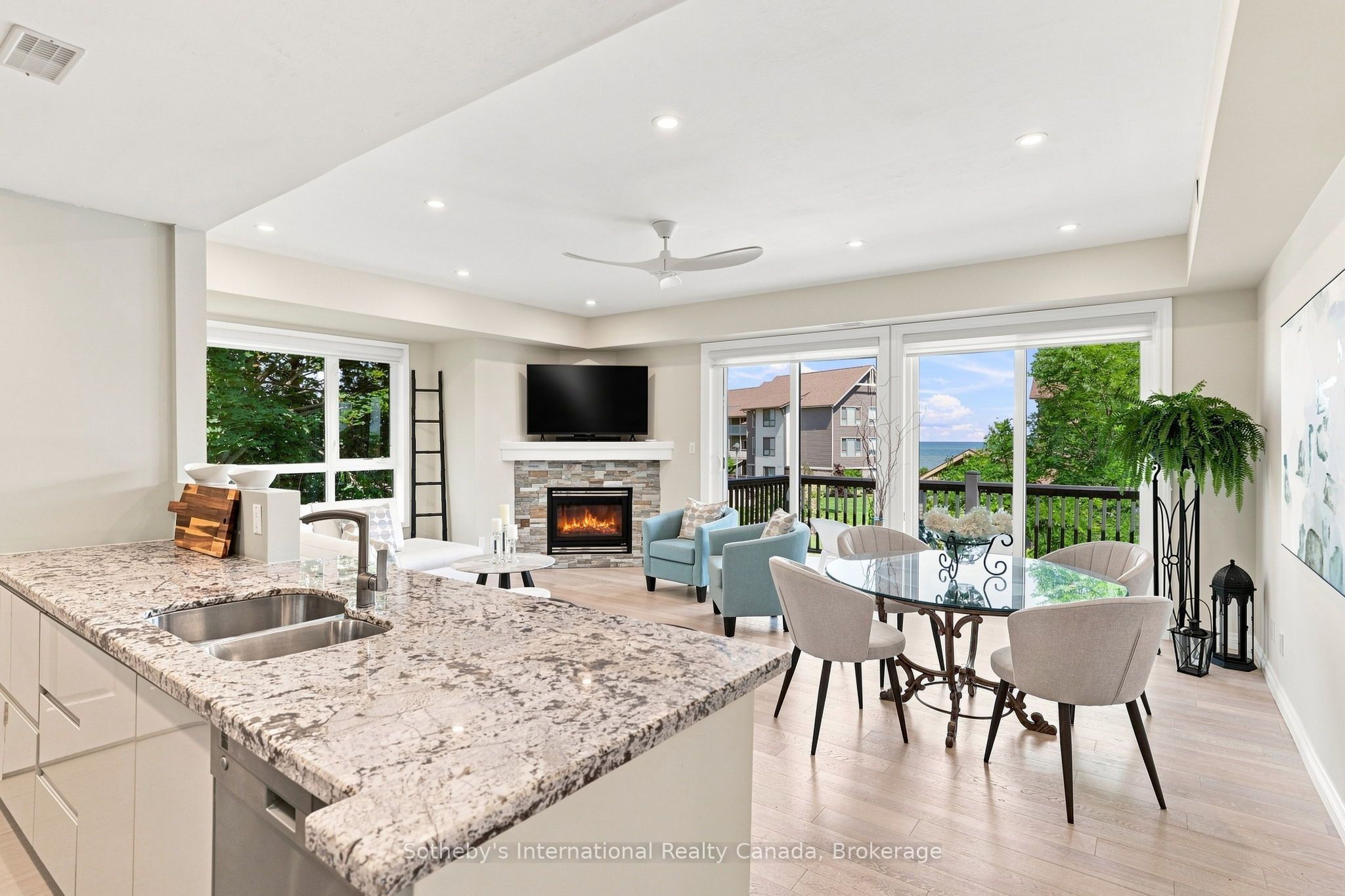464 Mariners Way Property Photo 9