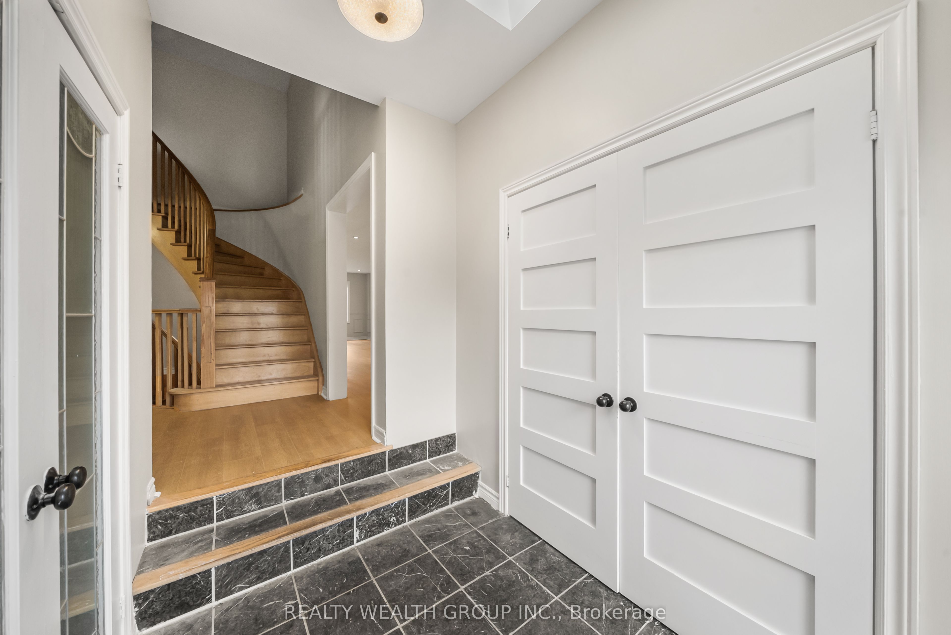 514 Grove Street E Property Photo 5