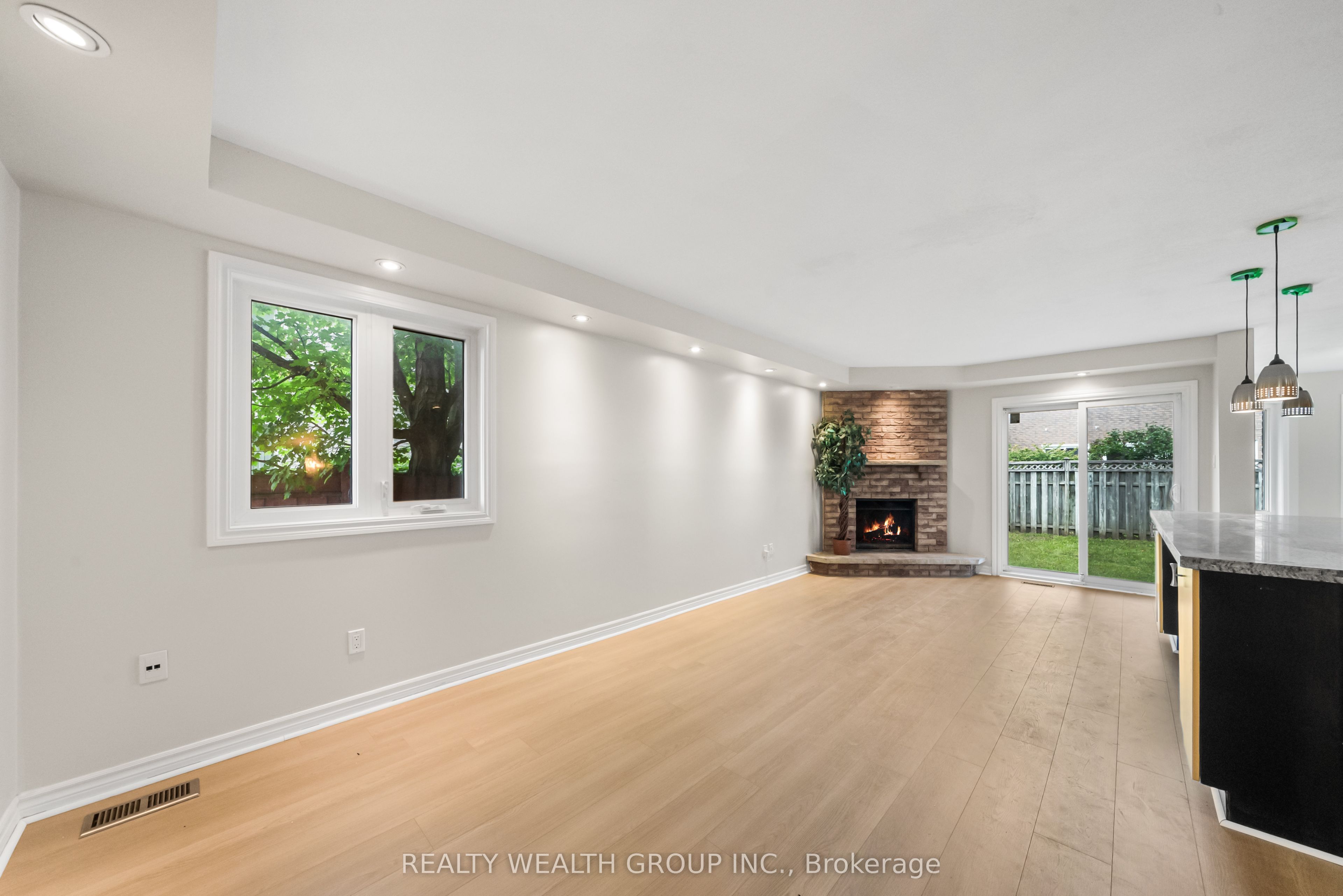 514 Grove Street E Property Photo 12