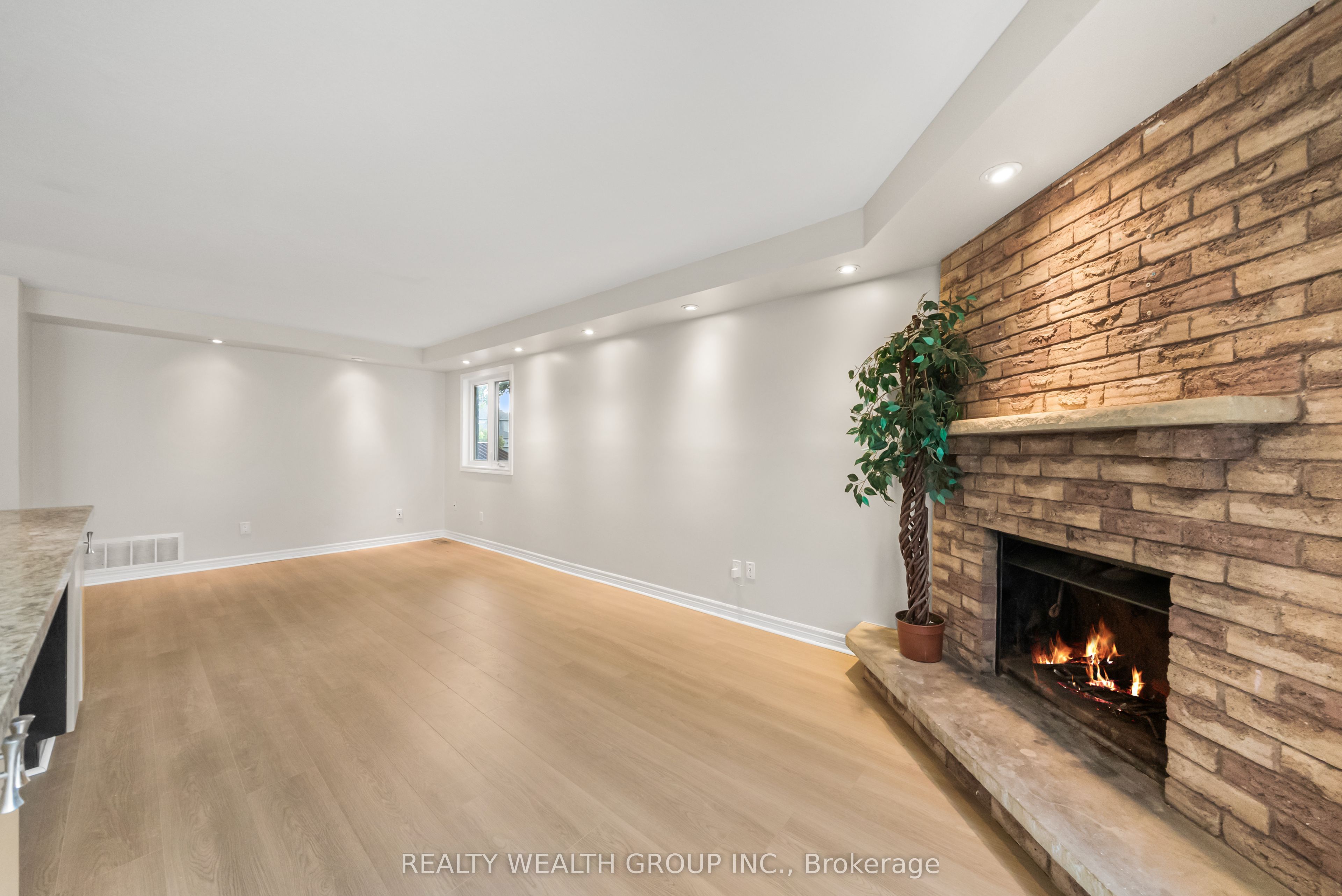 514 Grove Street E Property Photo 15