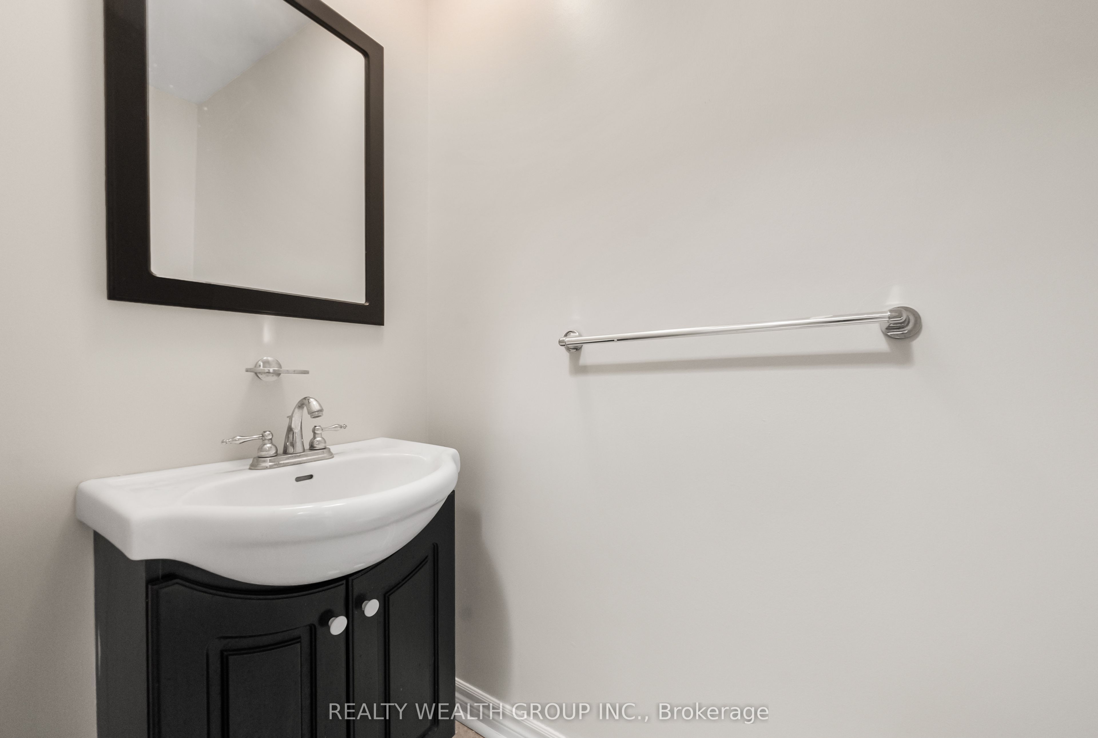 514 Grove Street E Property Photo 17