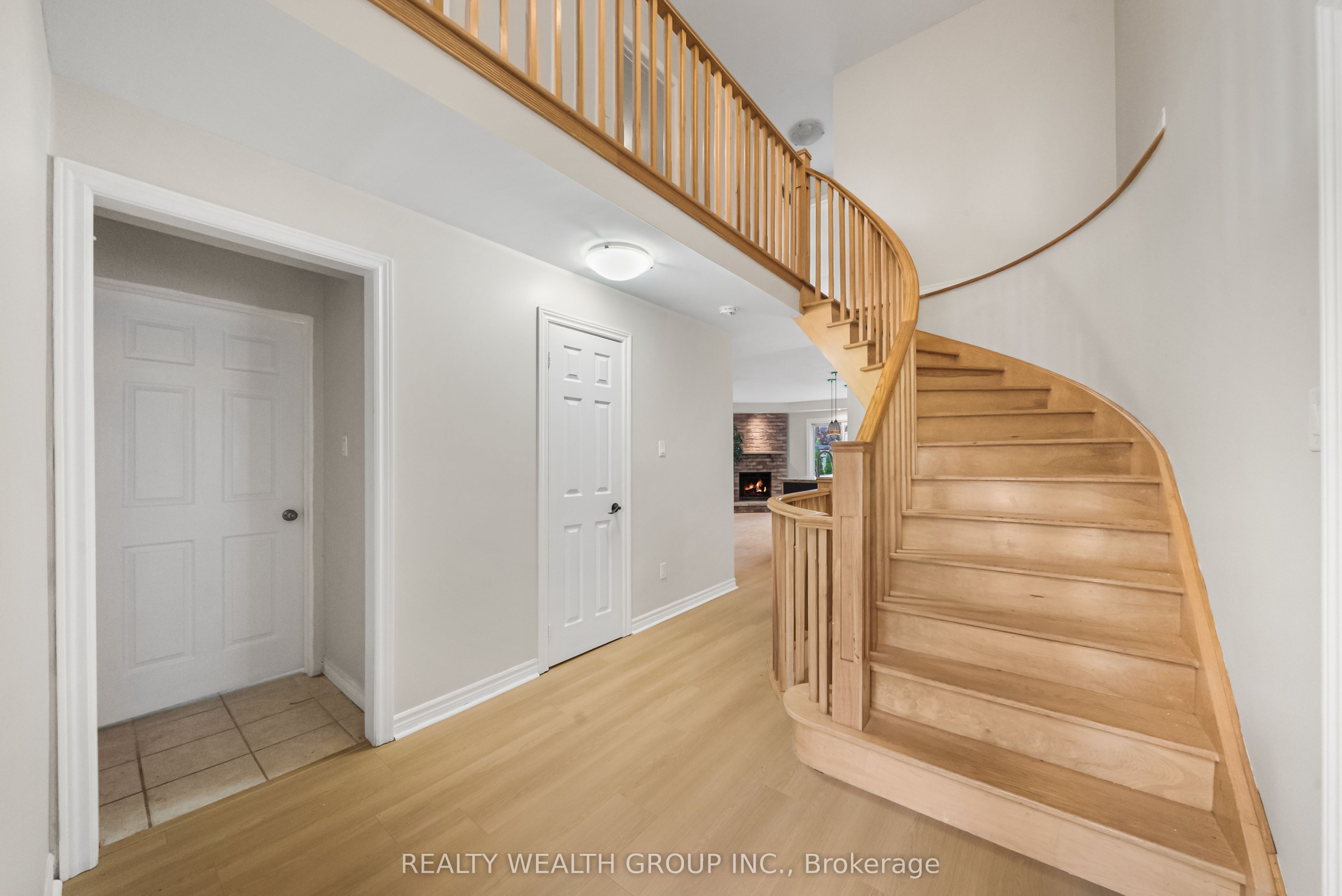 514 Grove Street E Property Photo 19