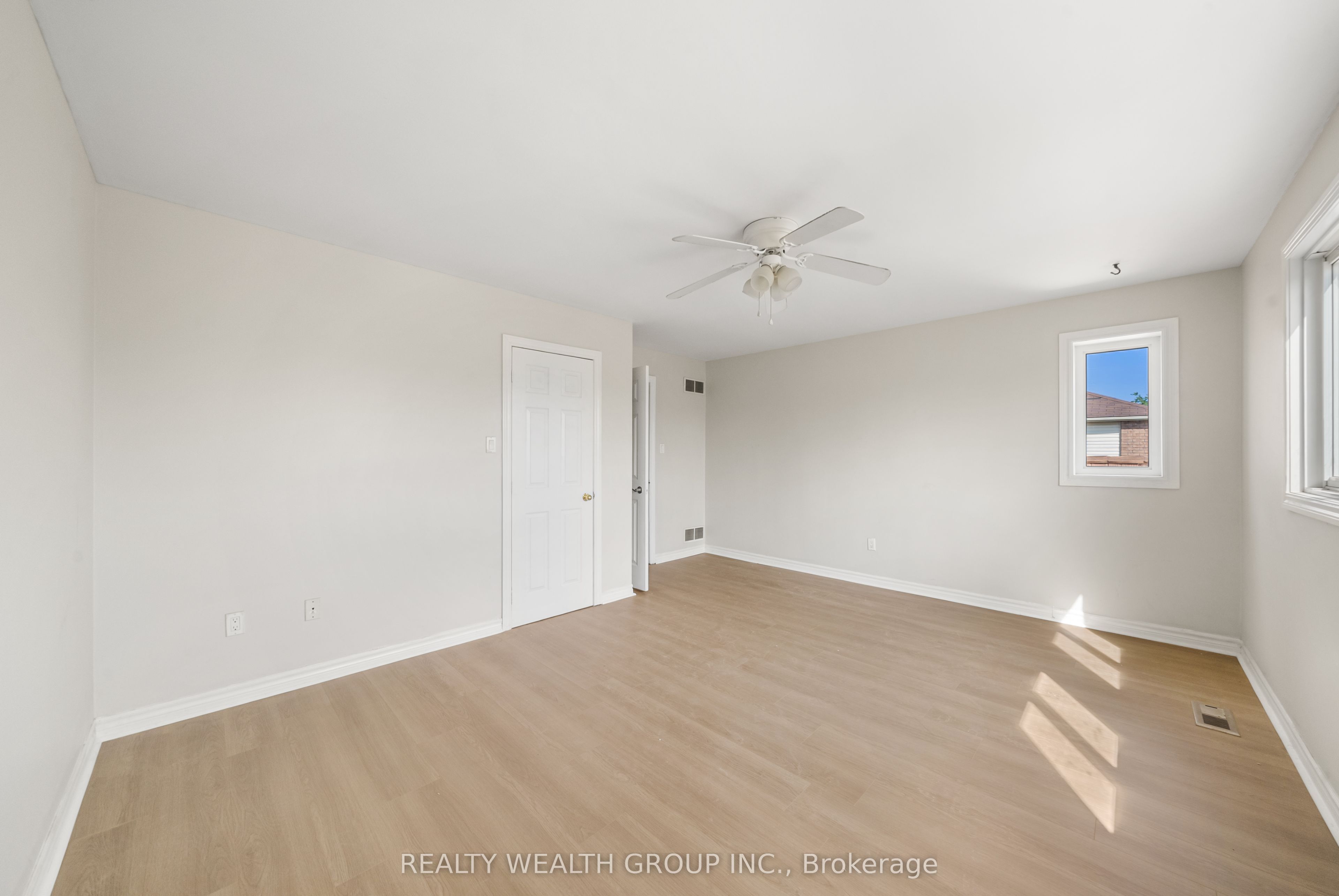 514 Grove Street E Property Photo 27