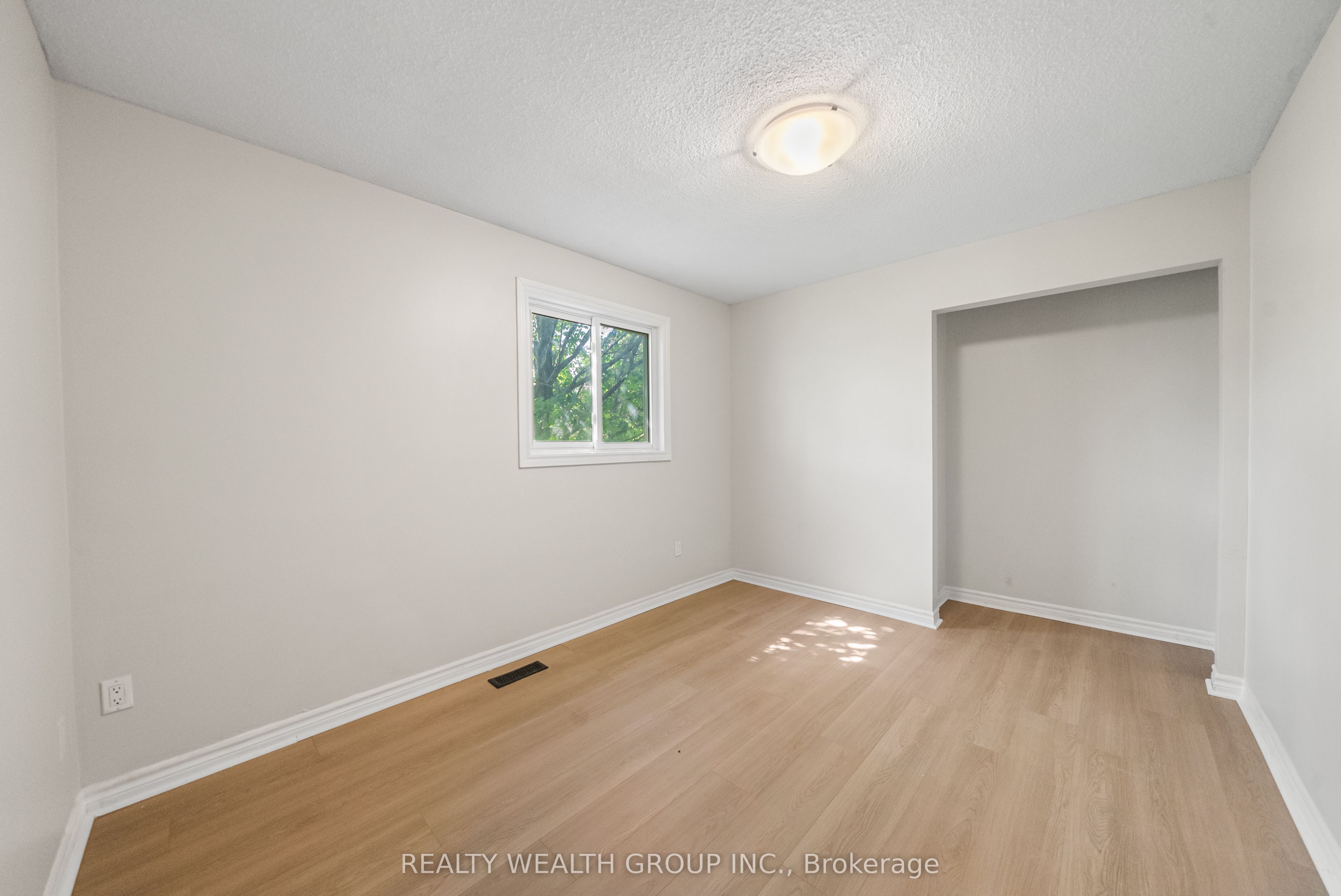 514 Grove Street E Property Photo 28