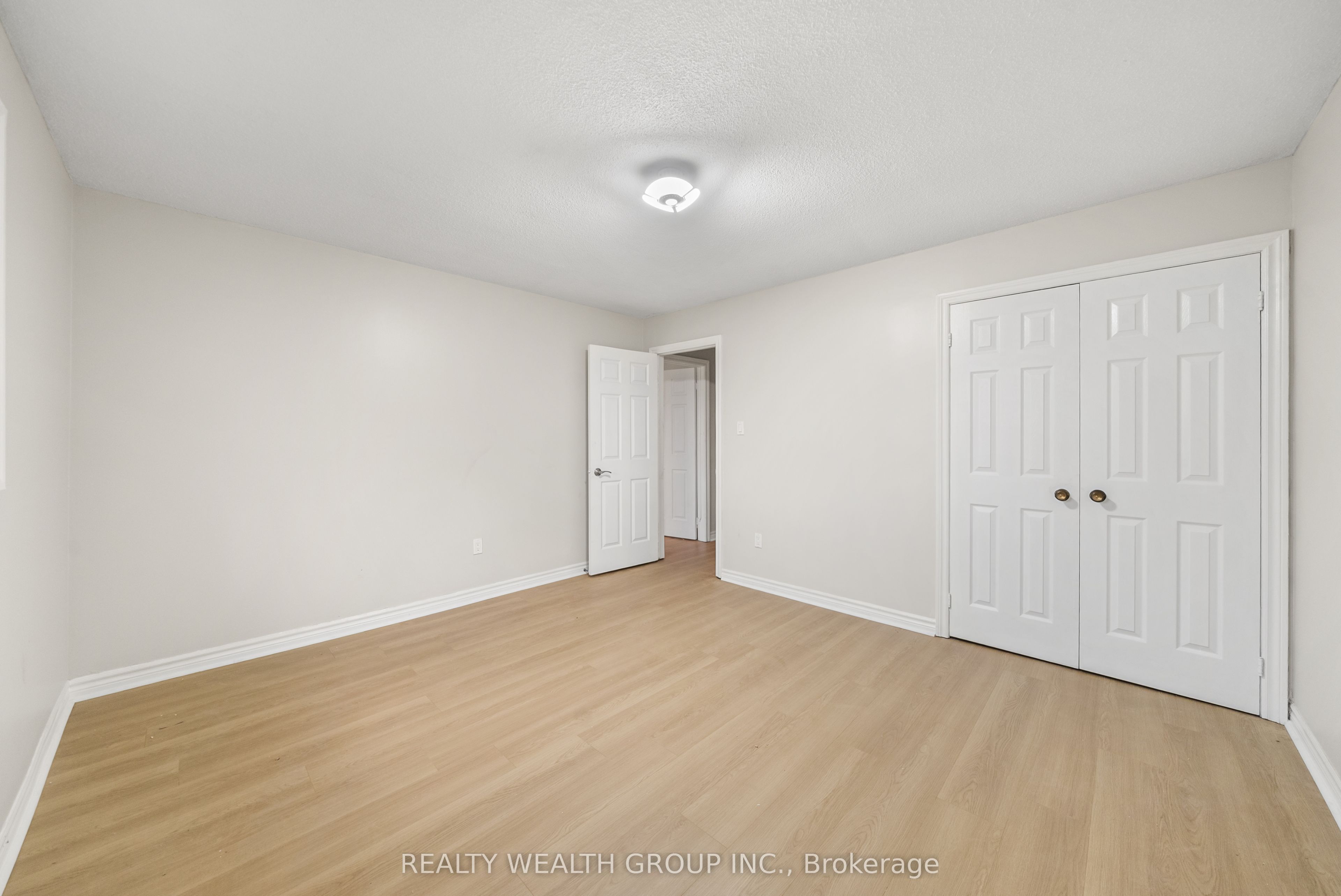 514 Grove Street E Property Photo 30