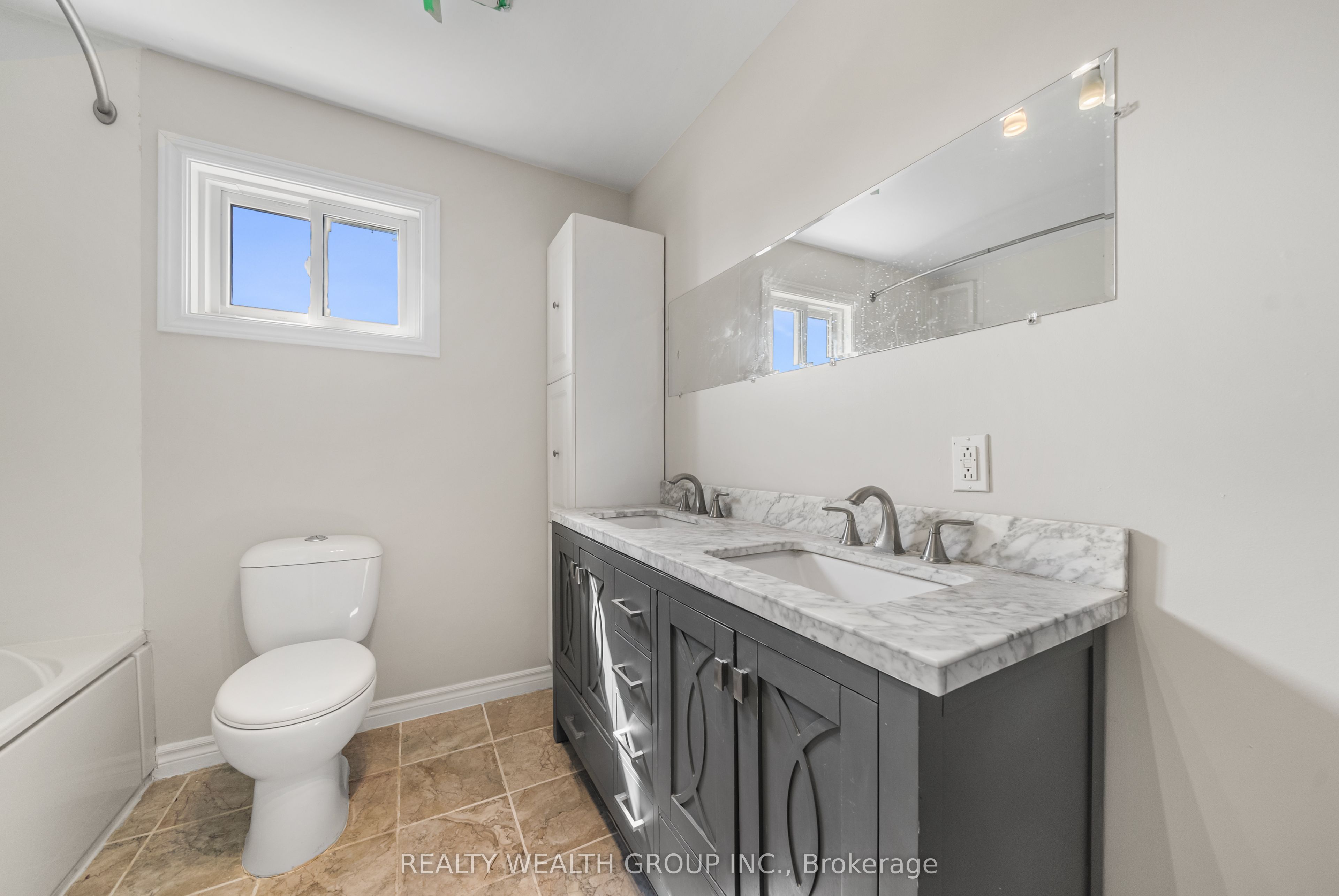 514 Grove Street E Property Photo 31