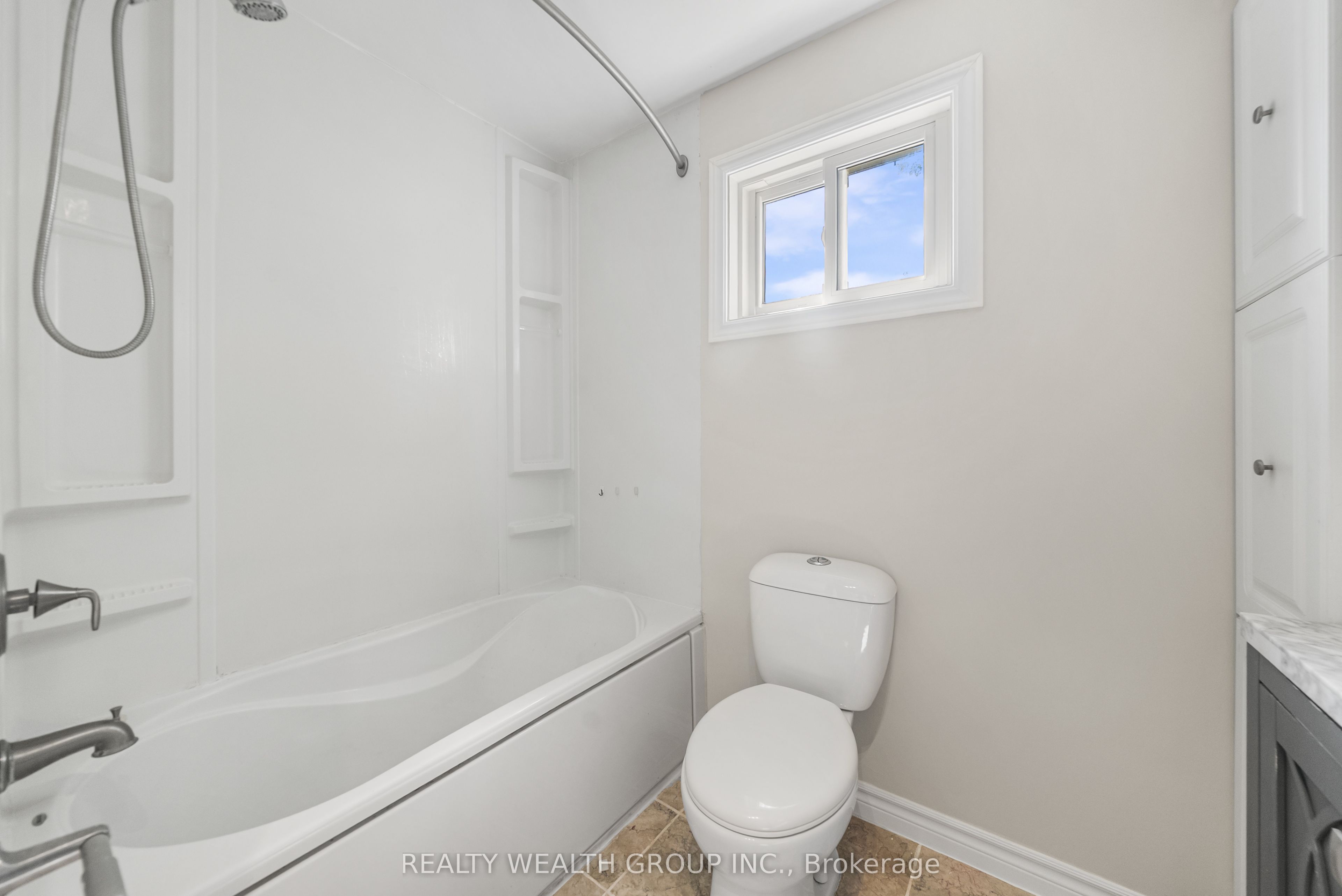 514 Grove Street E Property Photo 32