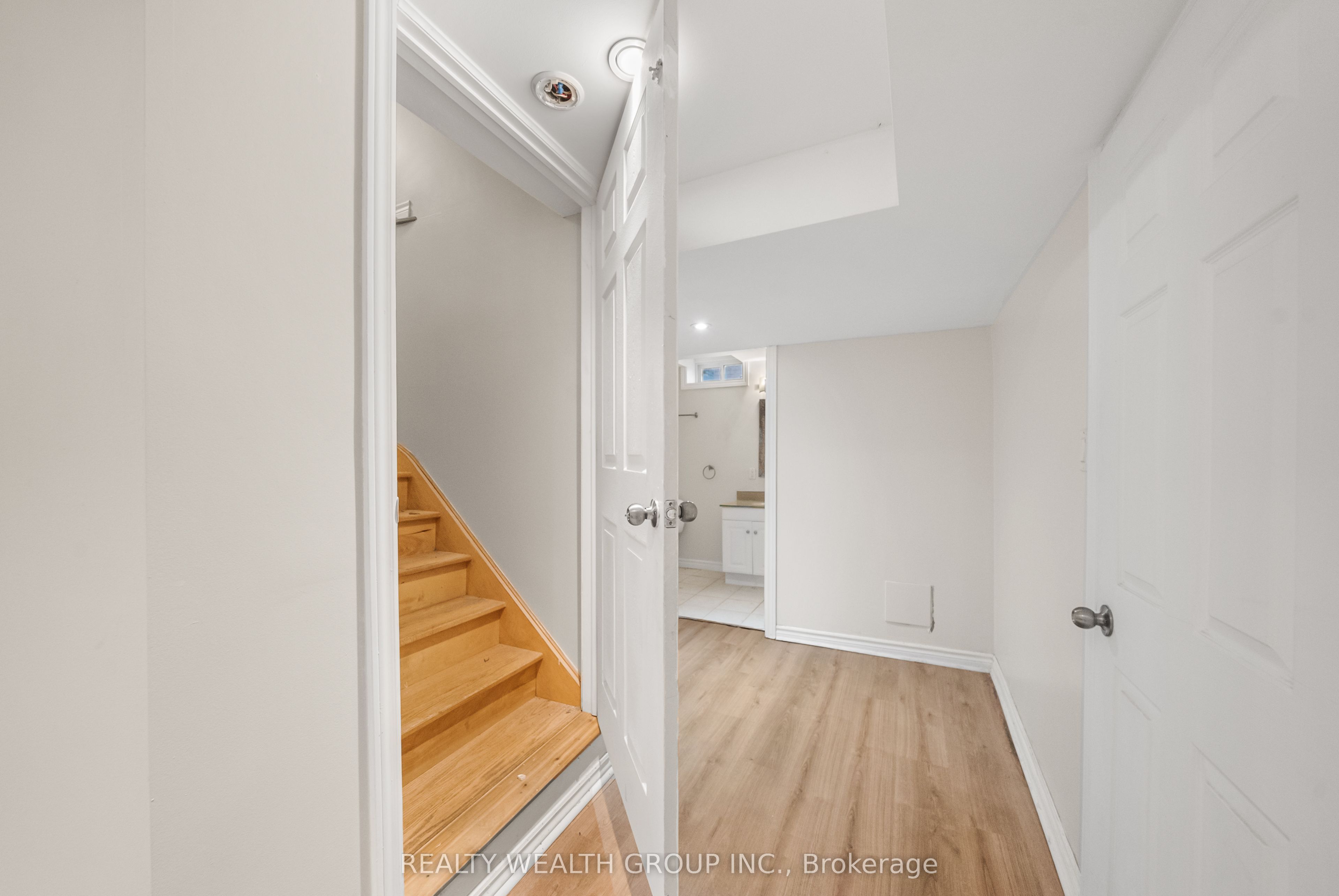 514 Grove Street E Property Photo 33