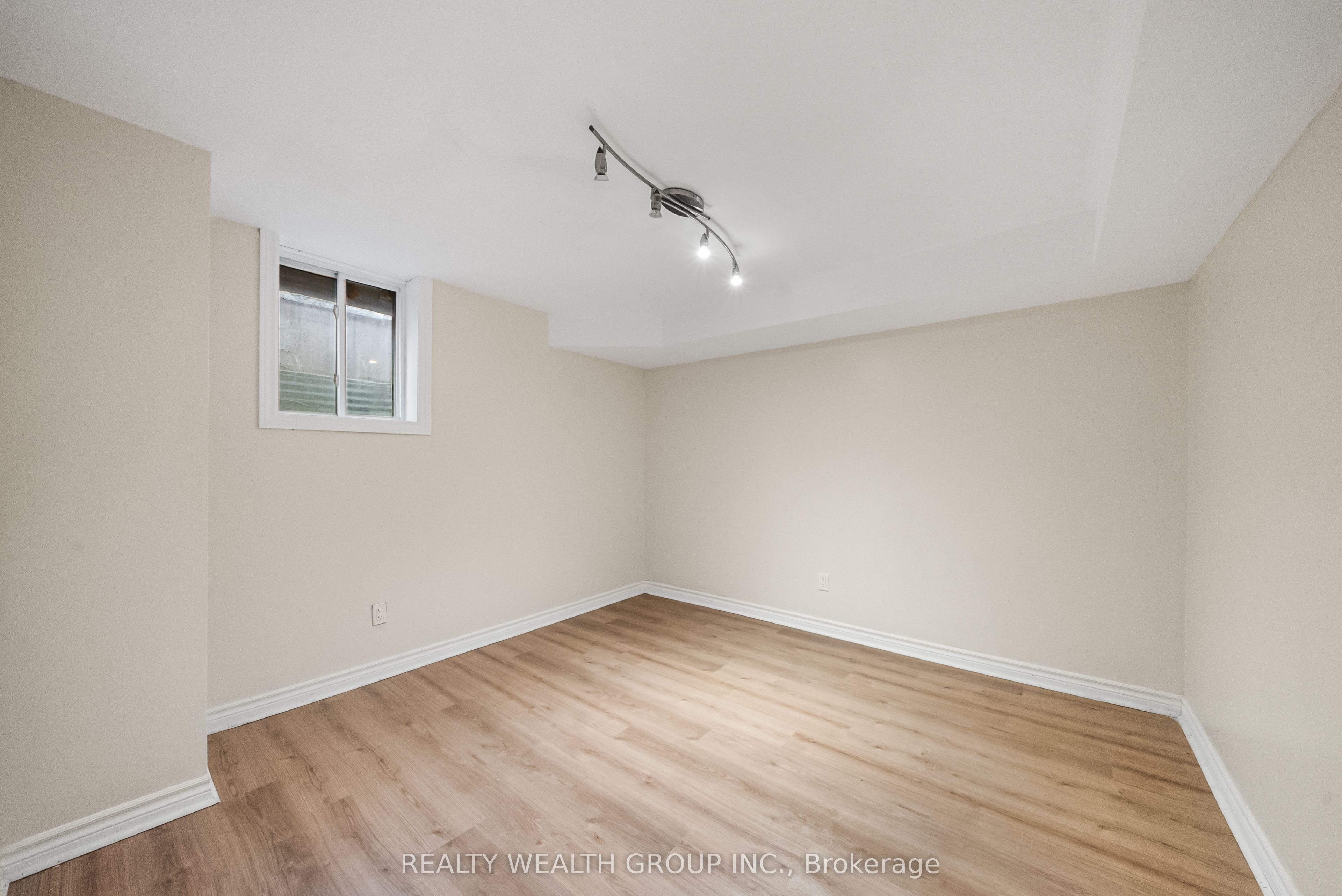 514 Grove Street E Property Photo 37