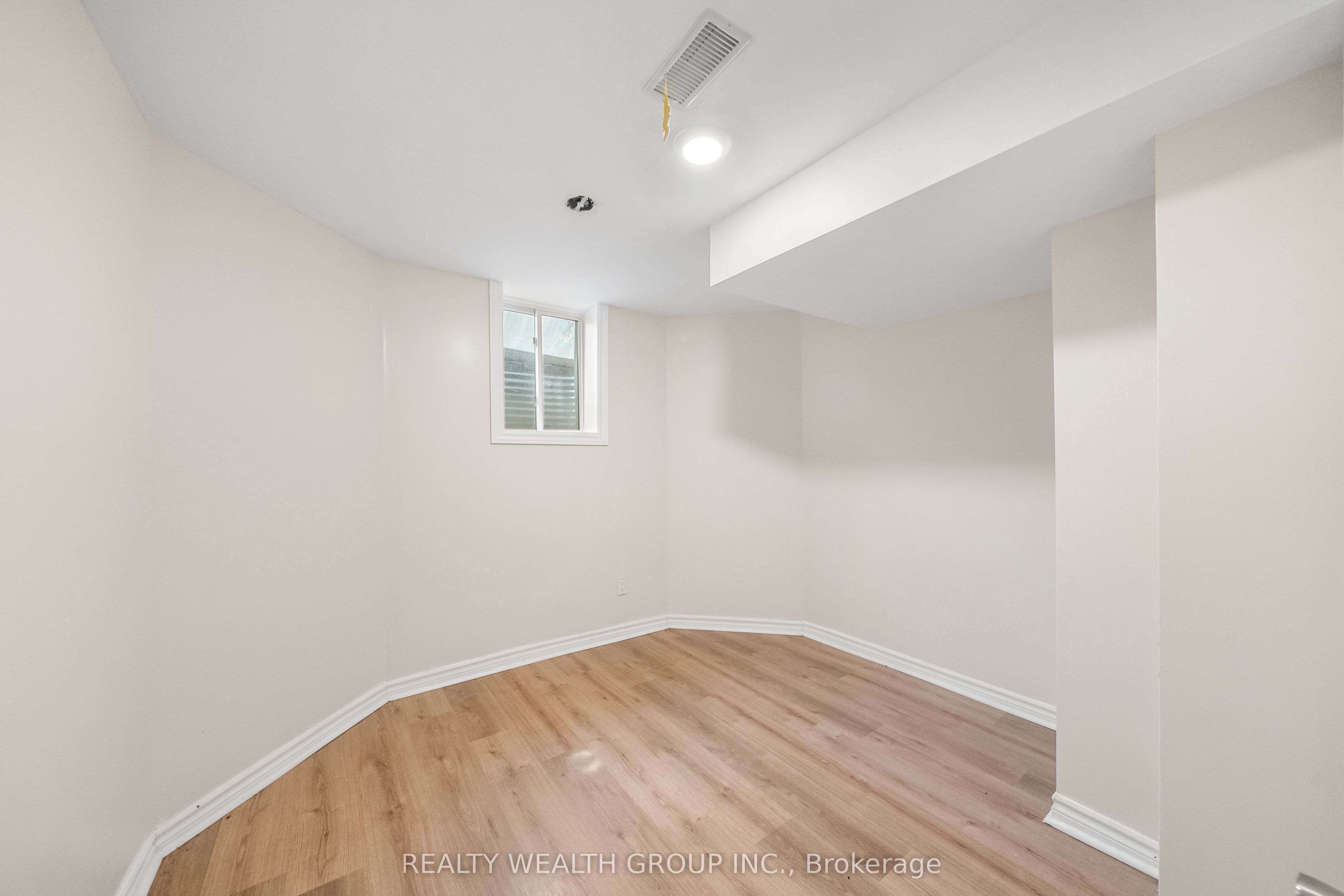 514 Grove Street E Property Photo 39
