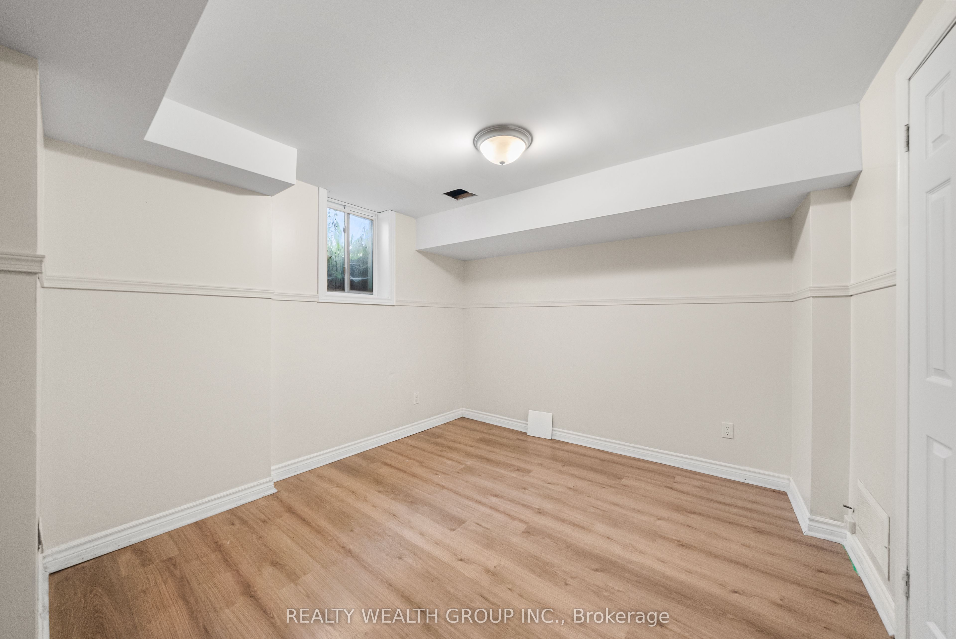 514 Grove Street E Property Photo 40