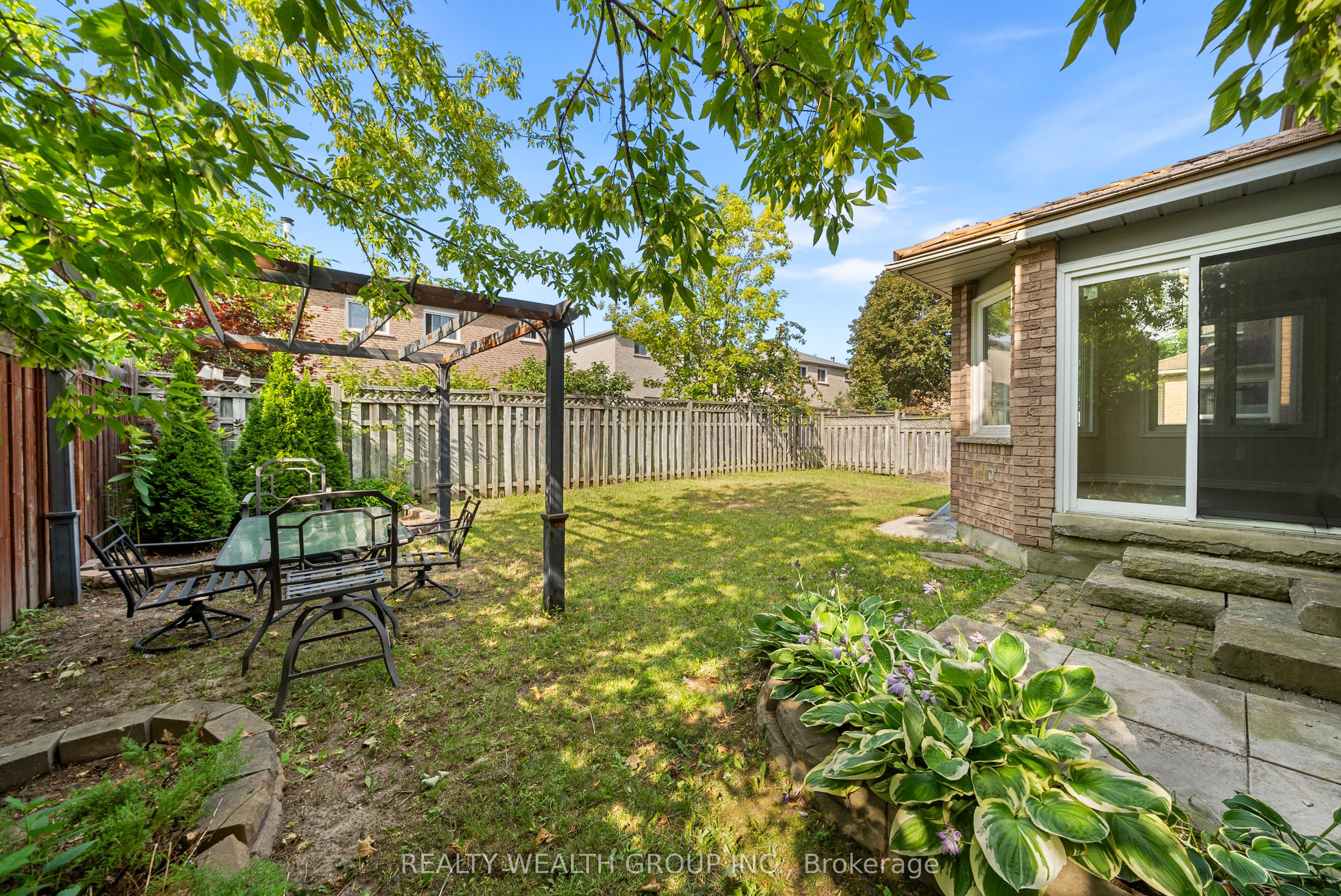 514 Grove Street E Property Photo 45