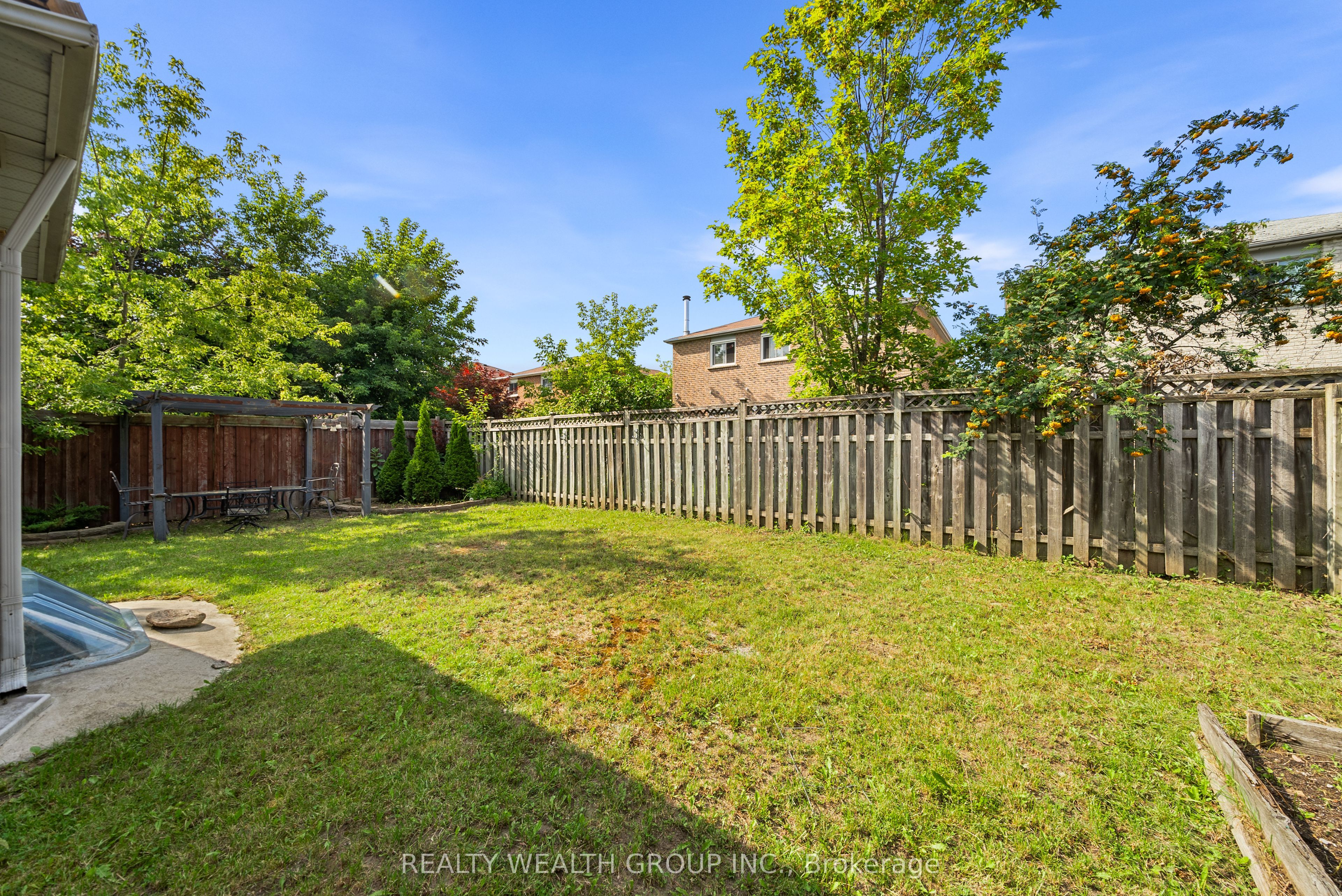 514 Grove Street E Property Photo 46