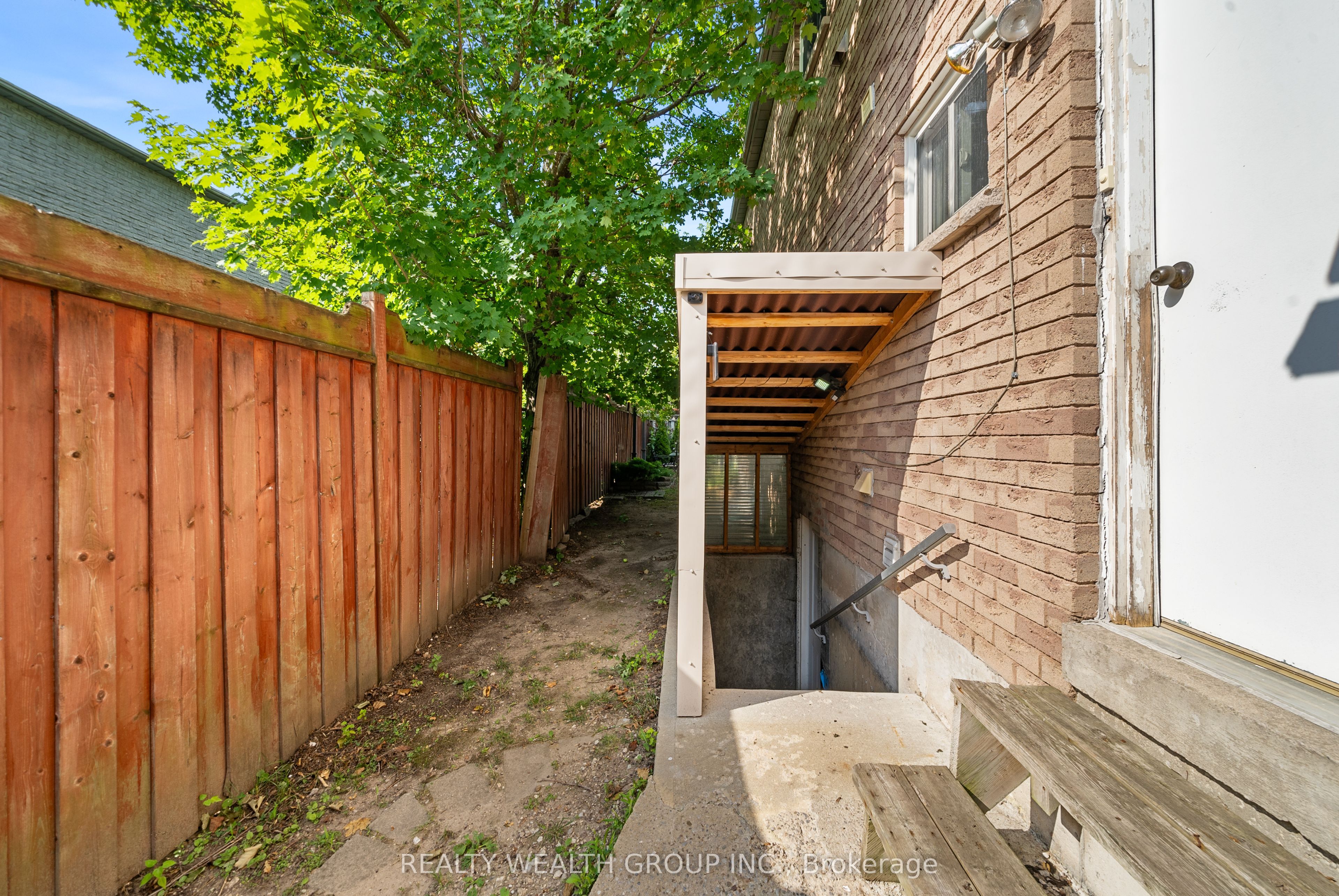 514 Grove Street E Property Photo 47