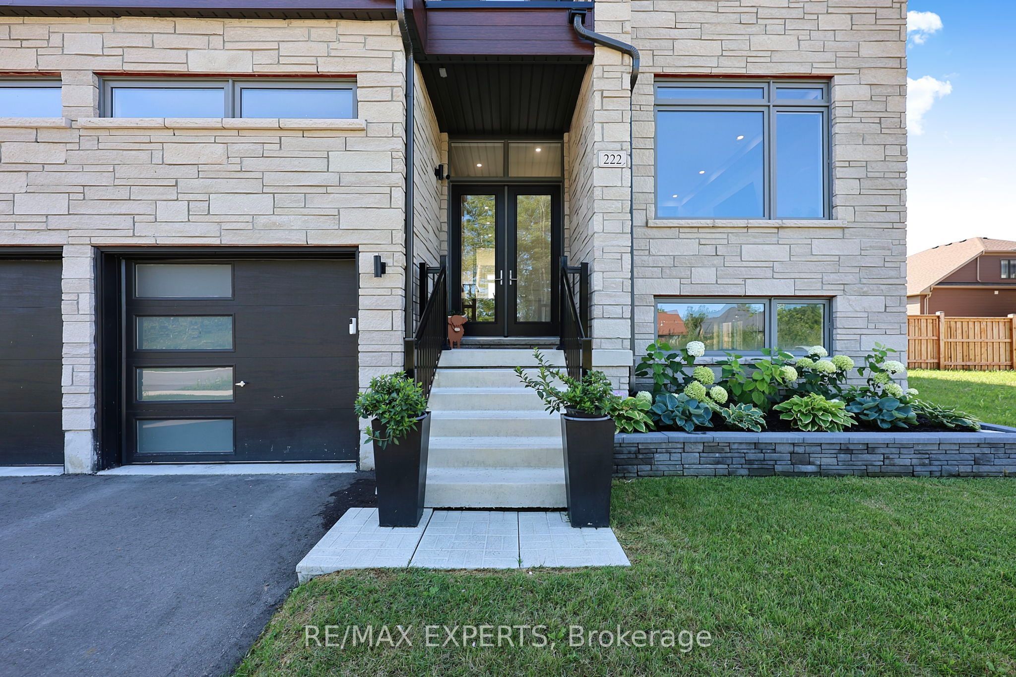 222 Mapleside Drive Property Photo 3