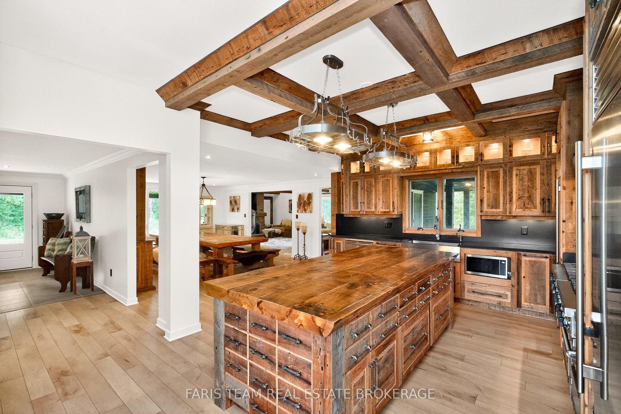 1076 Beaver Lane Property Photo 6
