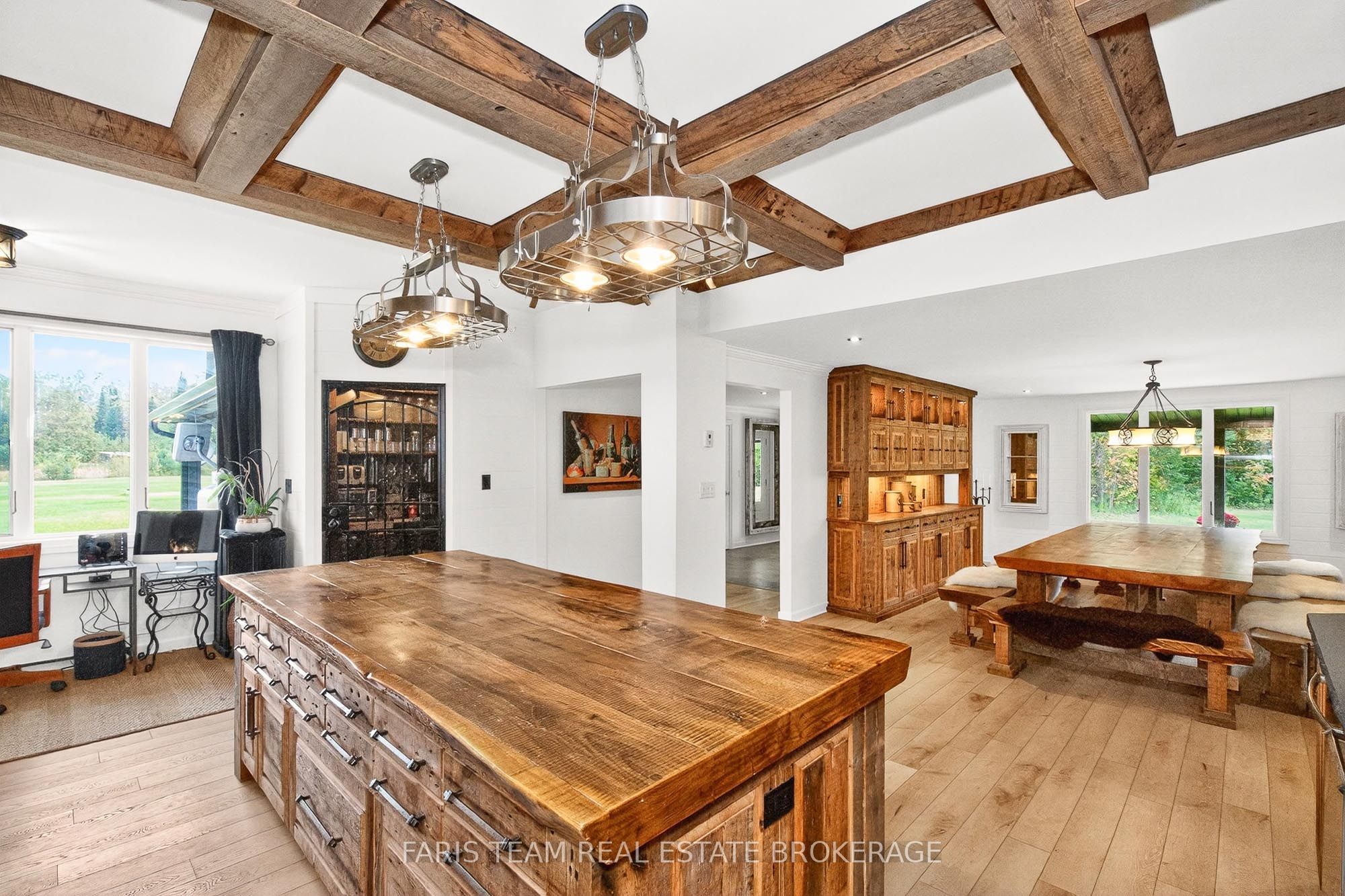 1076 Beaver Lane Property Photo 8